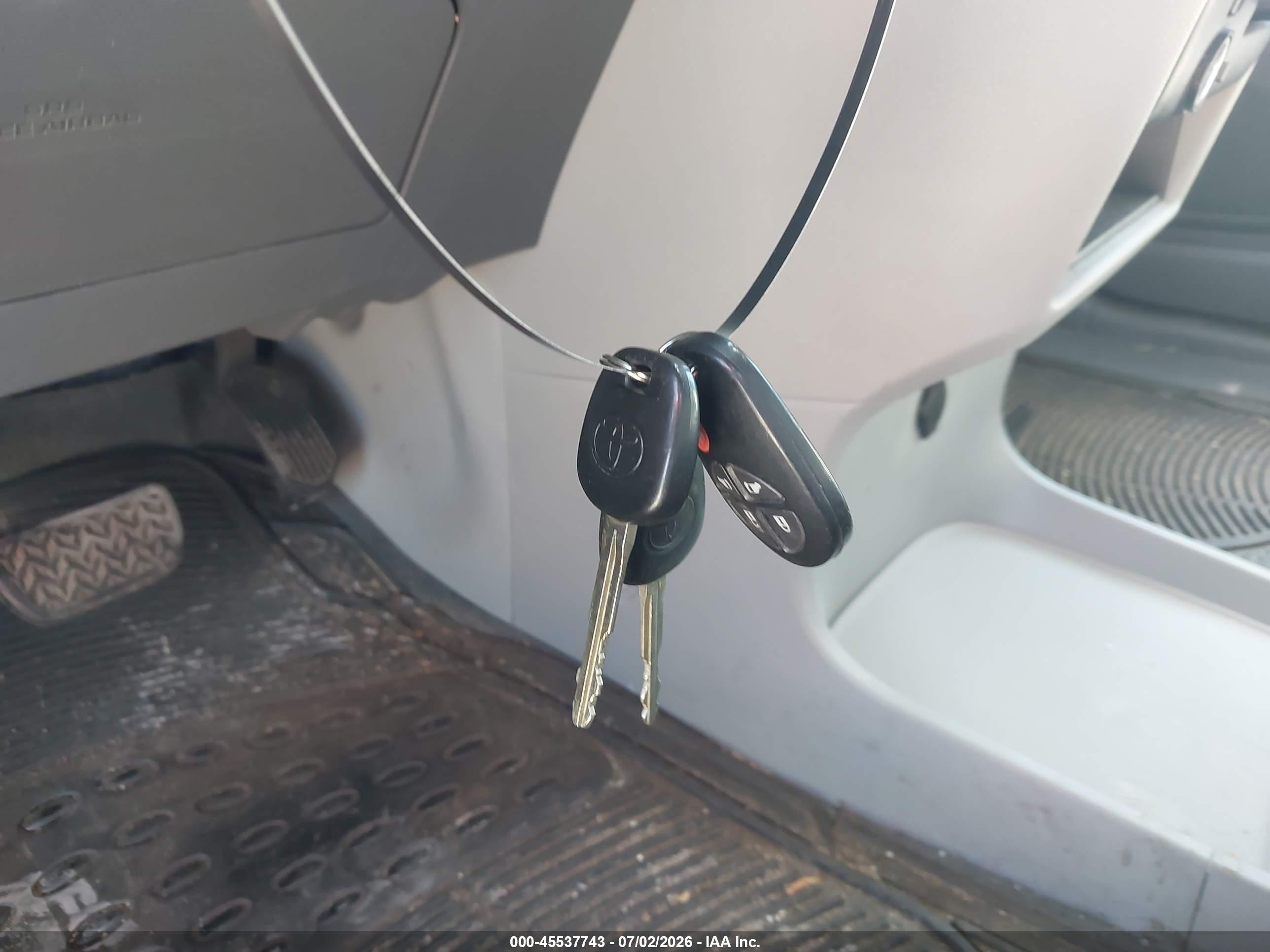 2015 Toyota Sienna Le 8 Passenger Silver vin: 5TDKK3DC8FS682673