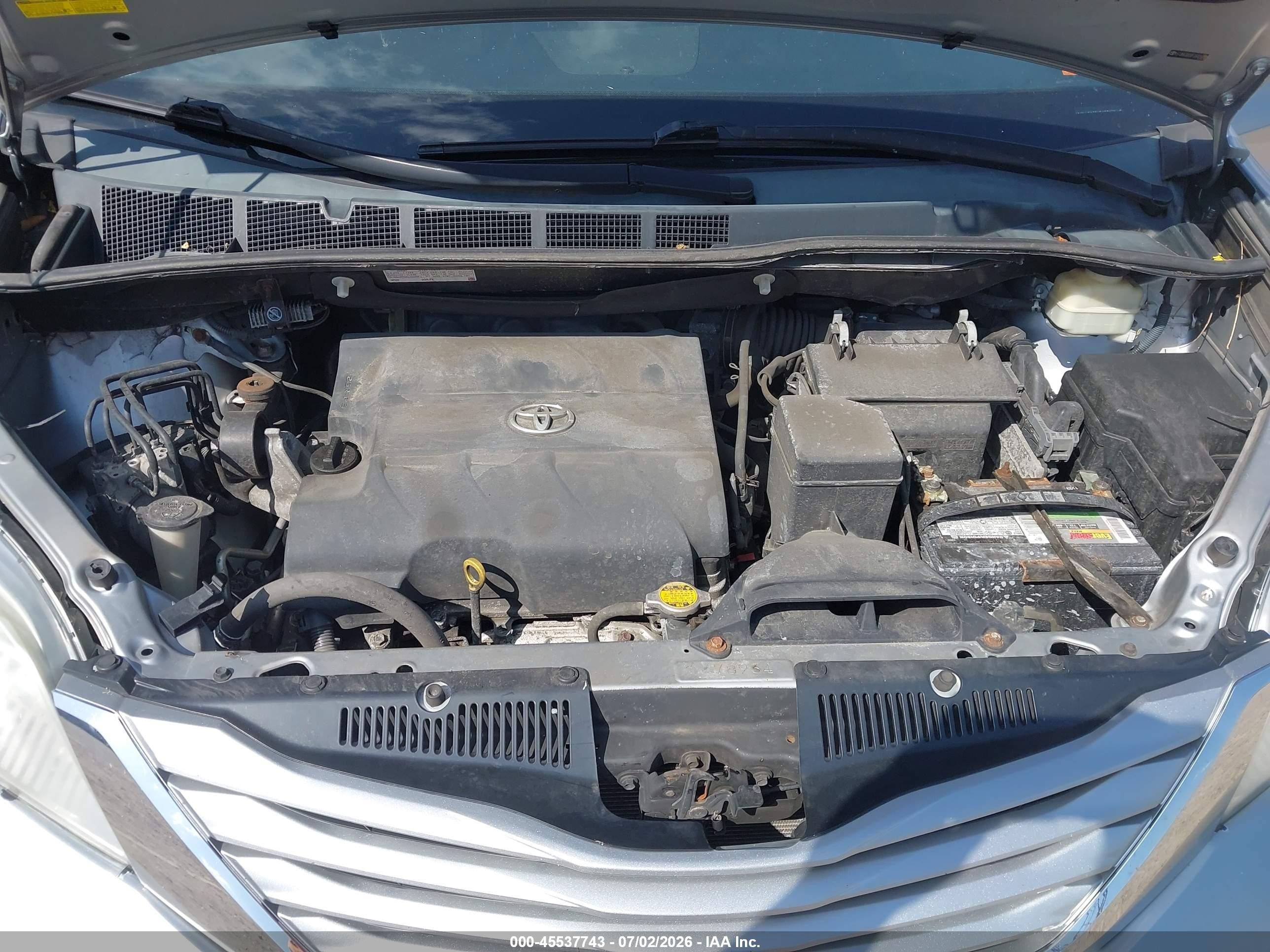 2015 Toyota Sienna Le 8 Passenger Silver vin: 5TDKK3DC8FS682673