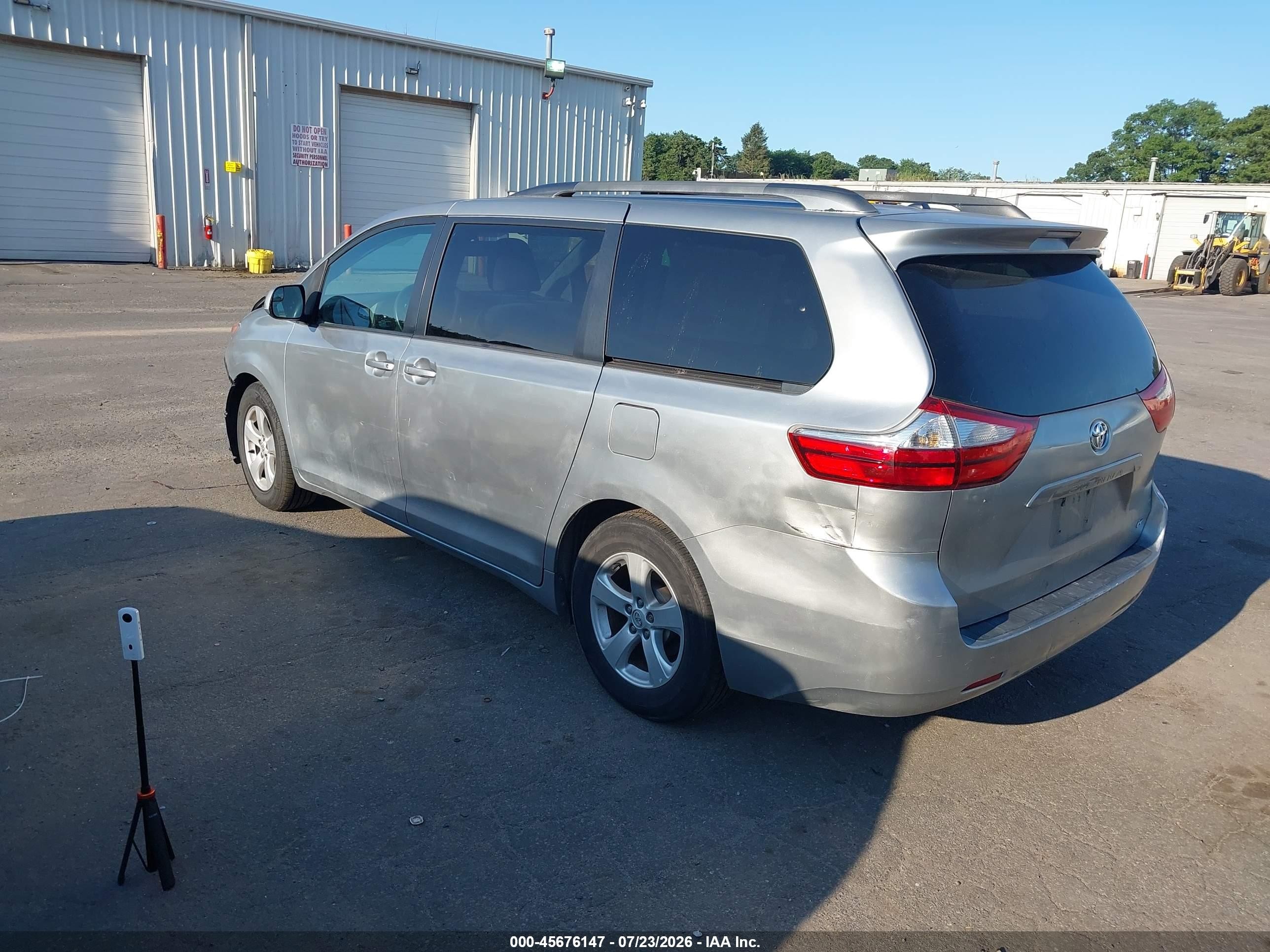 2015 Toyota Sienna Le 8 Passenger Silver vin: 5TDKK3DC8FS685198