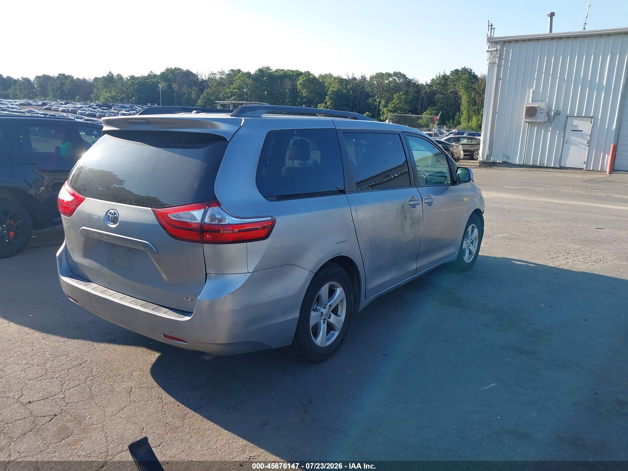 2015 Toyota Sienna Le 8 Passenger Silver vin: 5TDKK3DC8FS685198