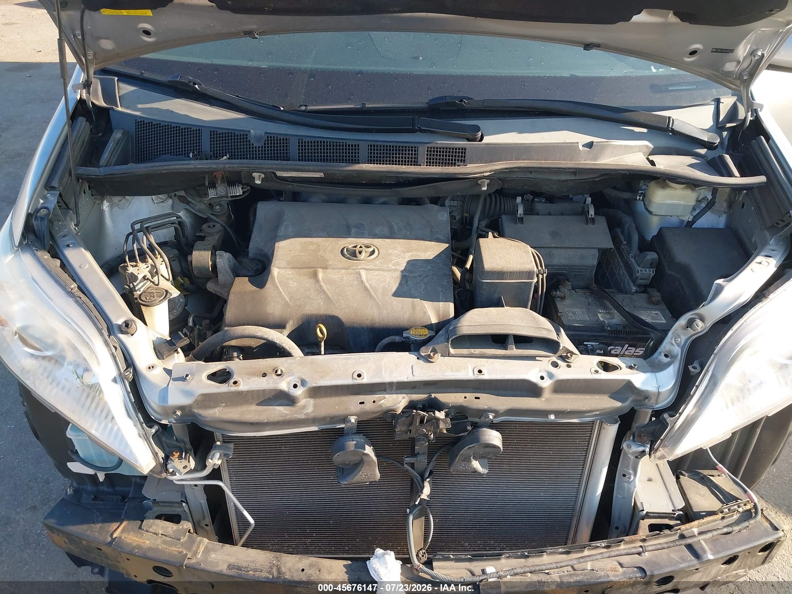 2015 Toyota Sienna Le 8 Passenger Silver vin: 5TDKK3DC8FS685198