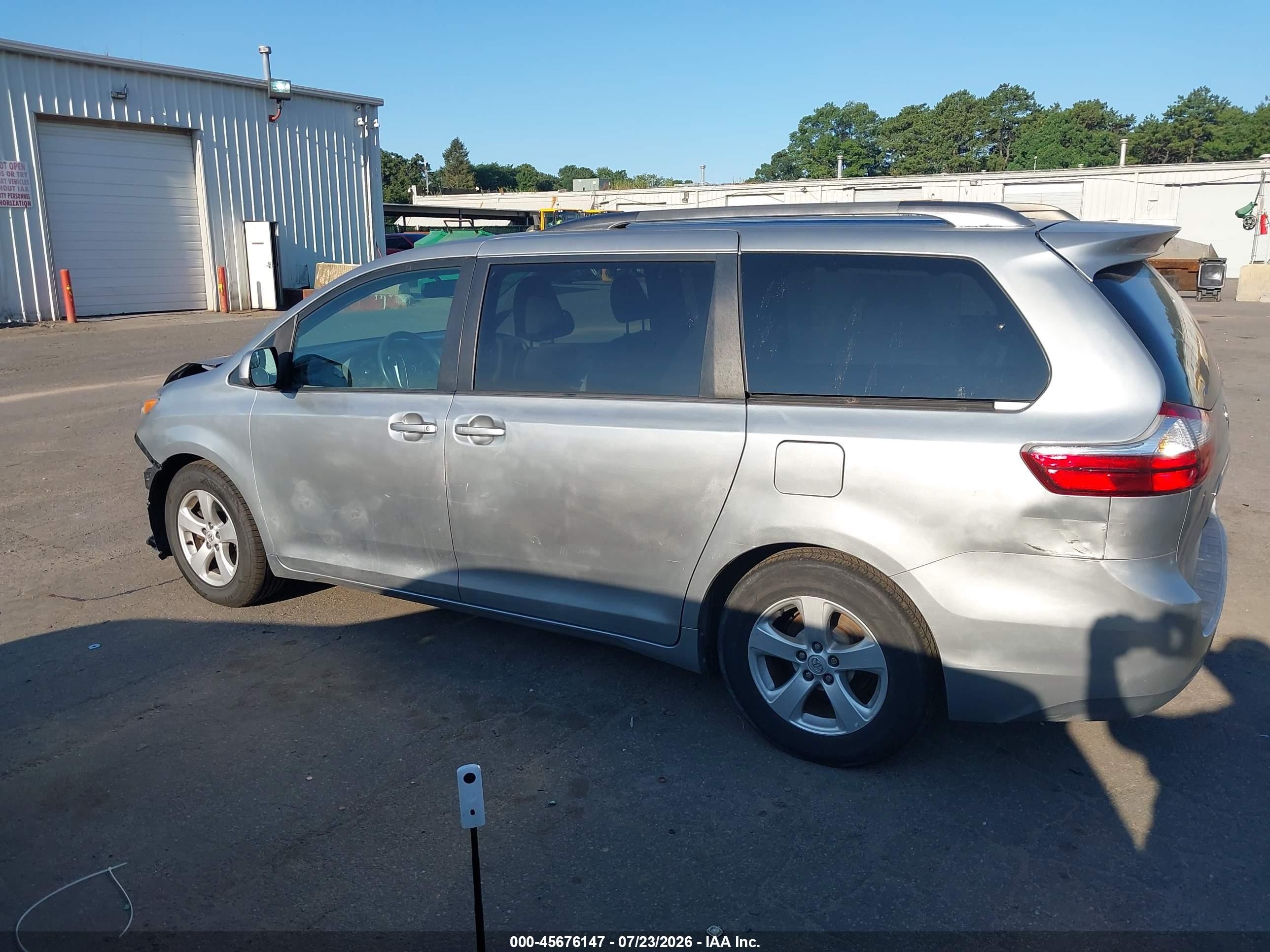 2015 Toyota Sienna Le 8 Passenger Silver vin: 5TDKK3DC8FS685198