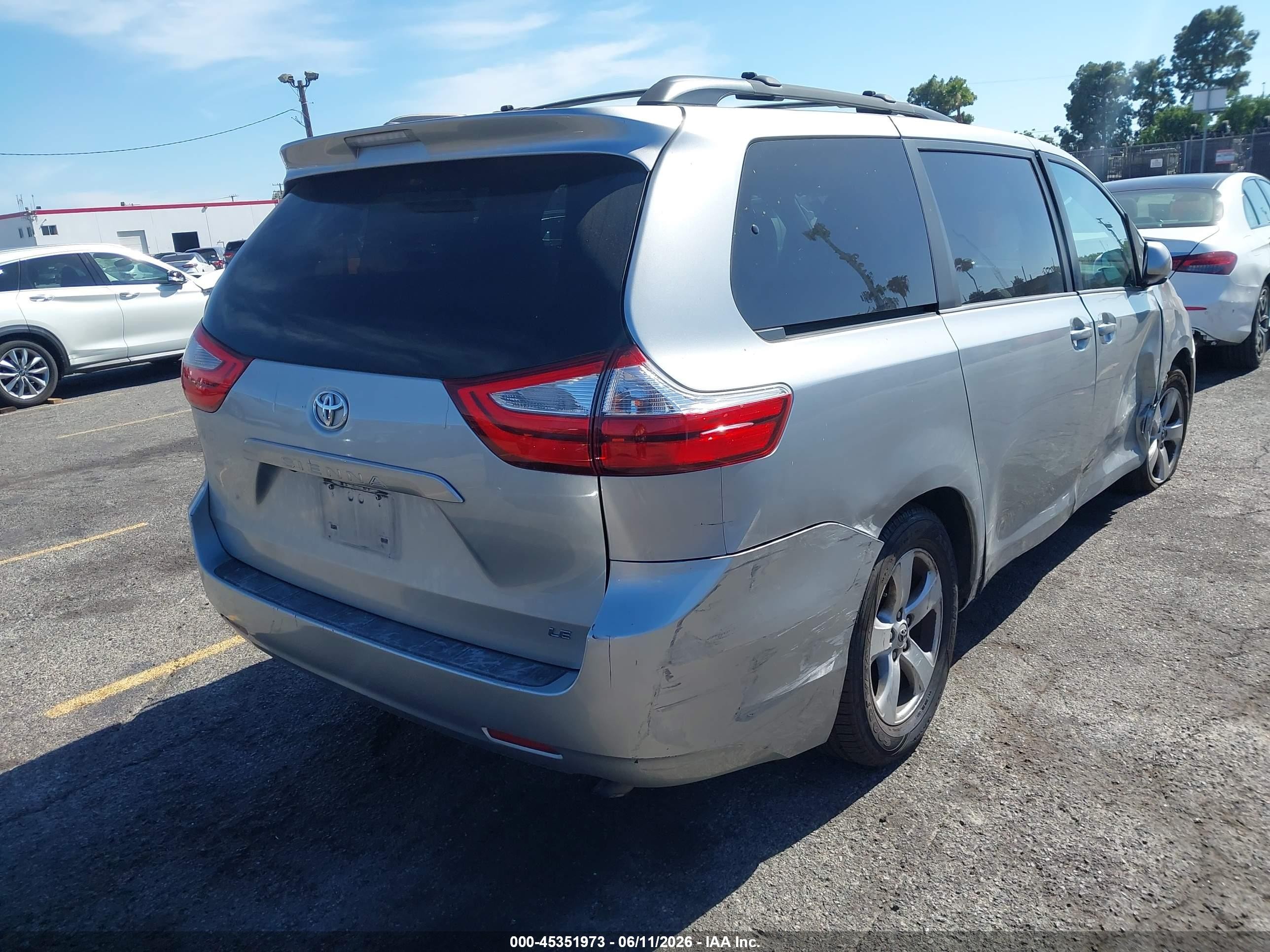 2015 Toyota Sienna Le 8 Passenger Silver vin: 5TDKK3DC8FS685511