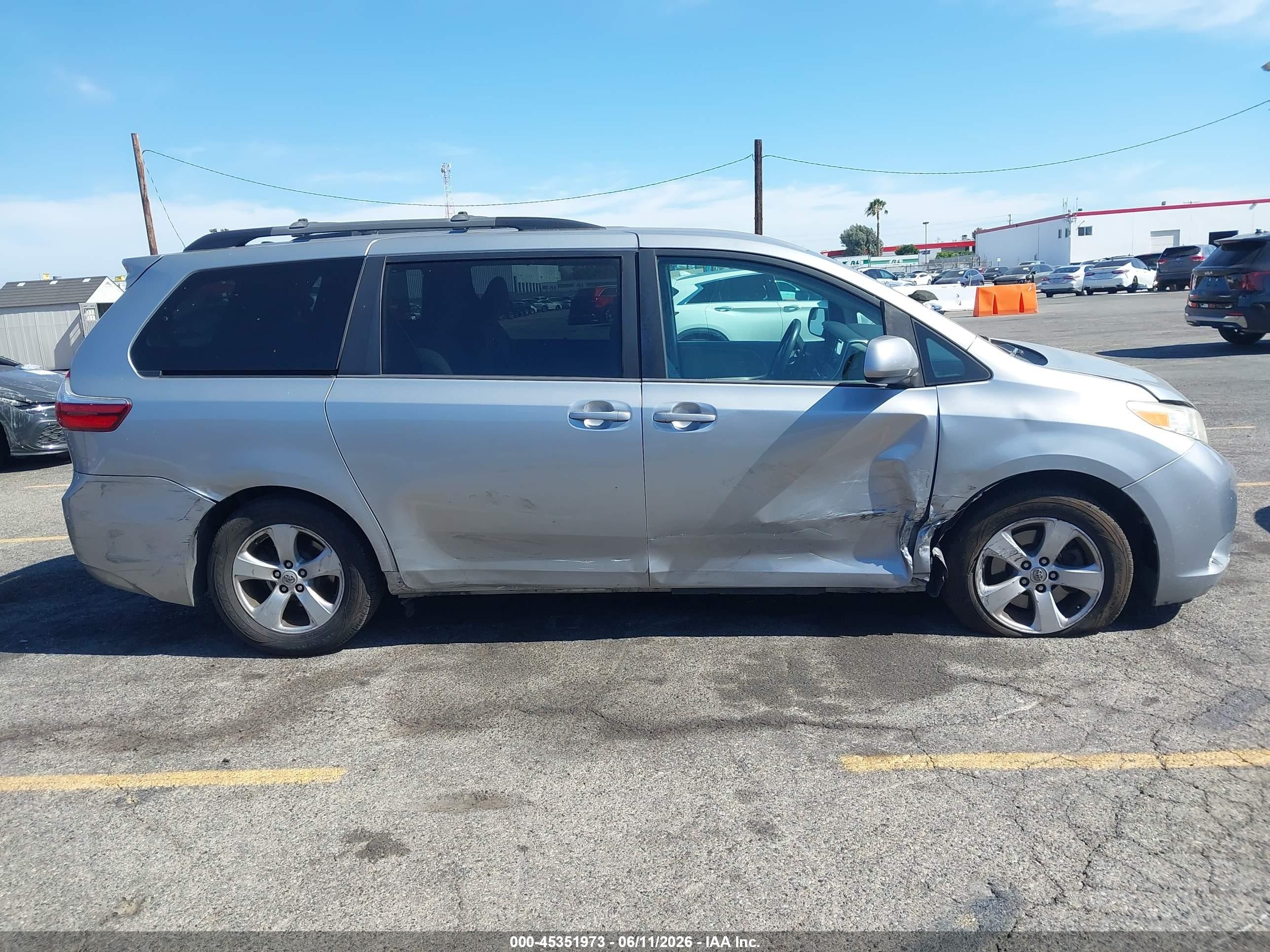2015 Toyota Sienna Le 8 Passenger Silver vin: 5TDKK3DC8FS685511
