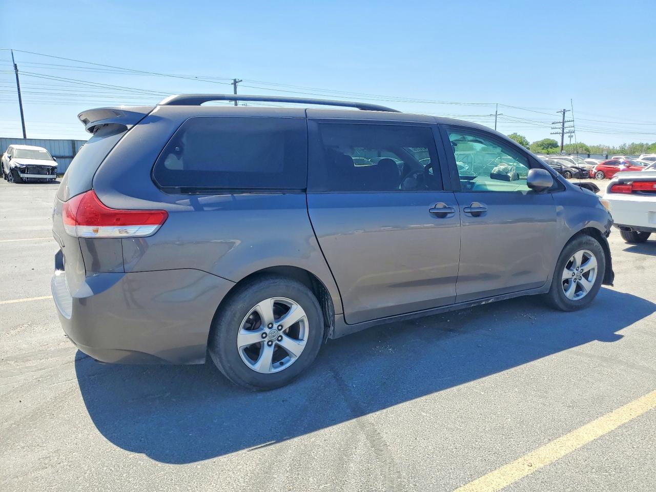 2011 Toyota Sienna Le Gray vin: 5TDKK3DC9BS005870
