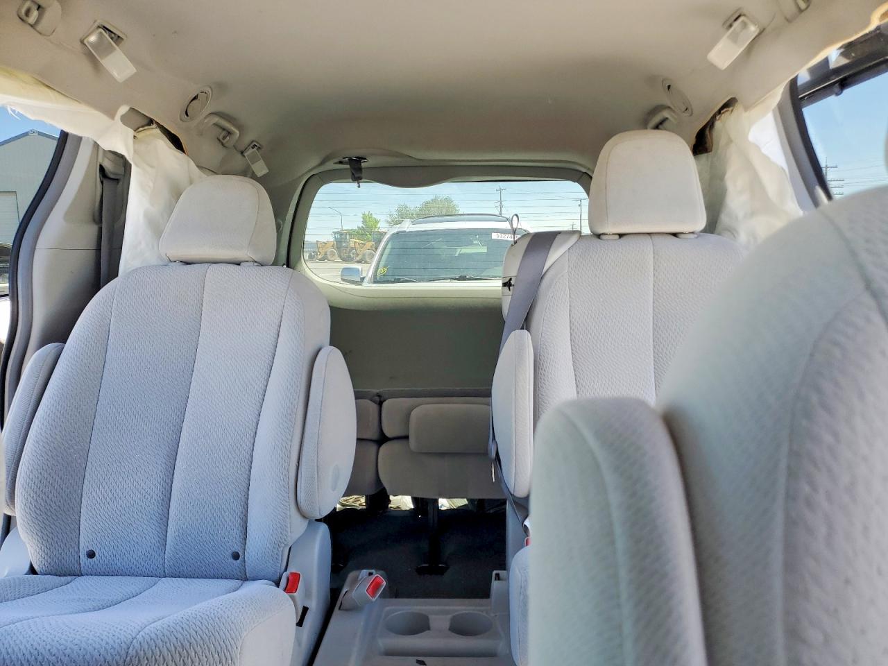 2011 Toyota Sienna Le Gray vin: 5TDKK3DC9BS005870