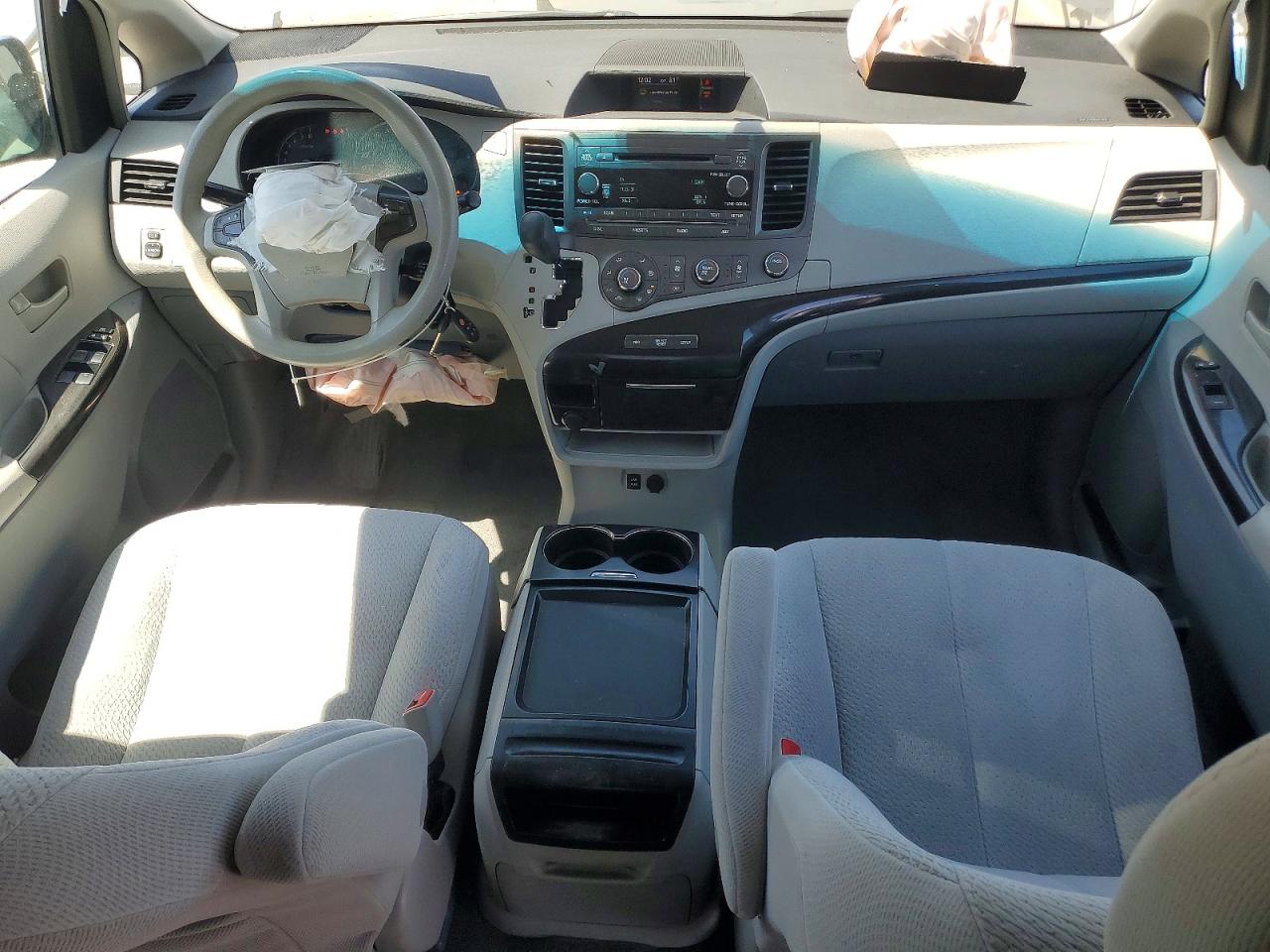 2011 Toyota Sienna Le Gray vin: 5TDKK3DC9BS005870