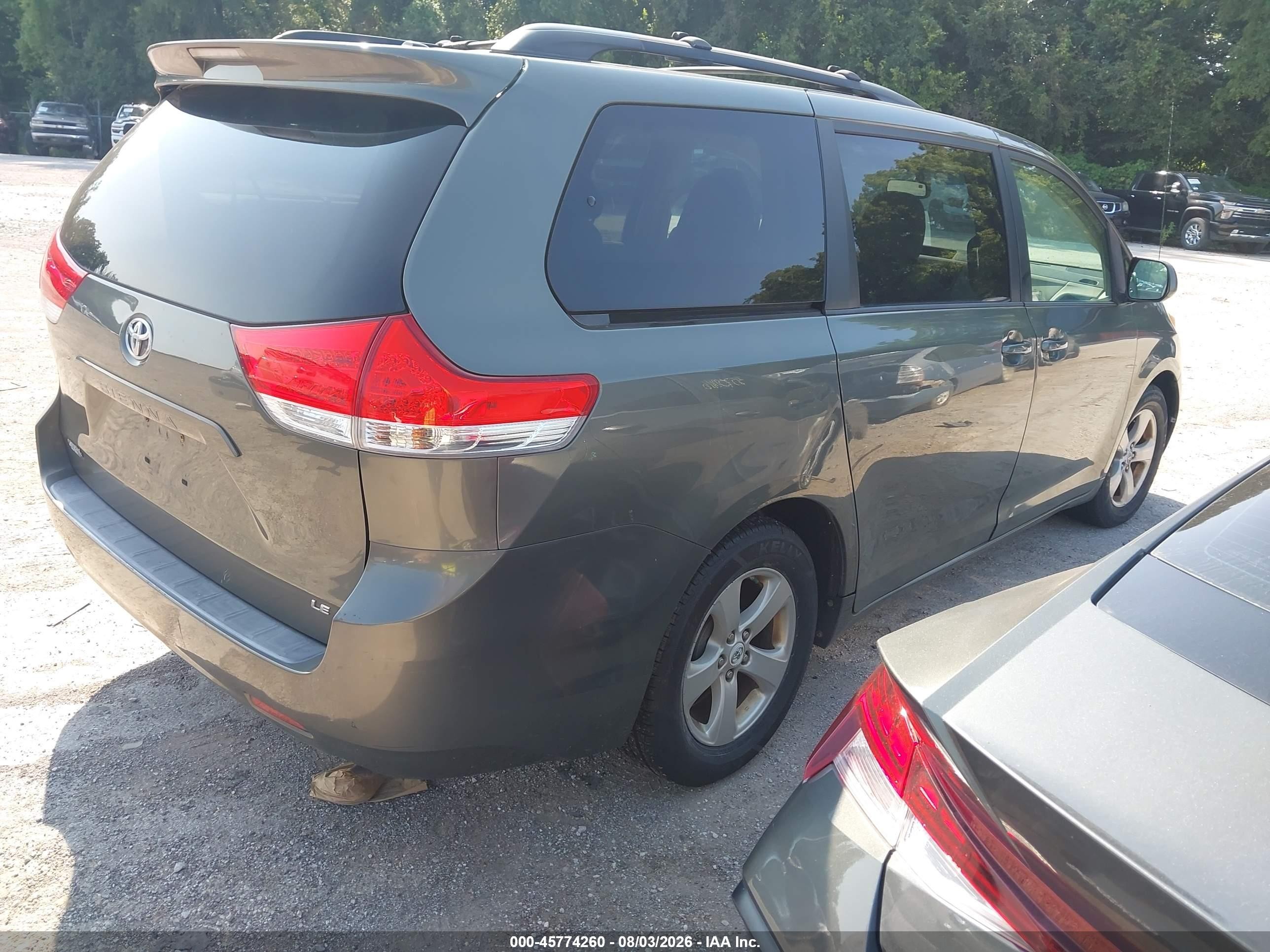 2011 Toyota Sienna Le V6 Серый vin: 5TDKK3DC9BS011765