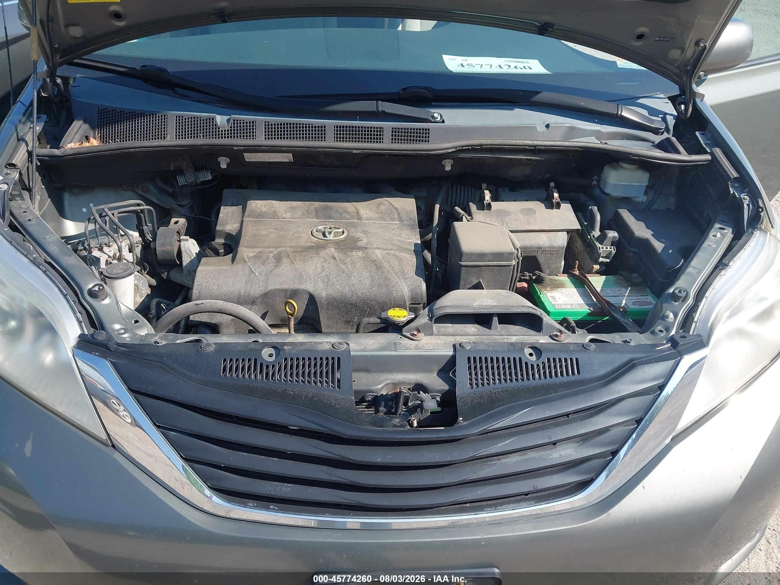 2011 Toyota Sienna Le V6 Серый vin: 5TDKK3DC9BS011765