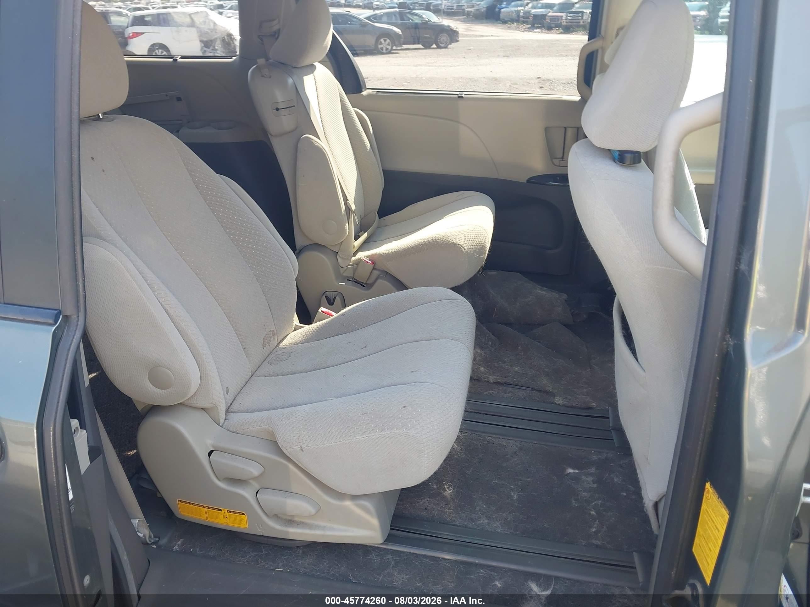 2011 Toyota Sienna Le V6 Серый vin: 5TDKK3DC9BS011765