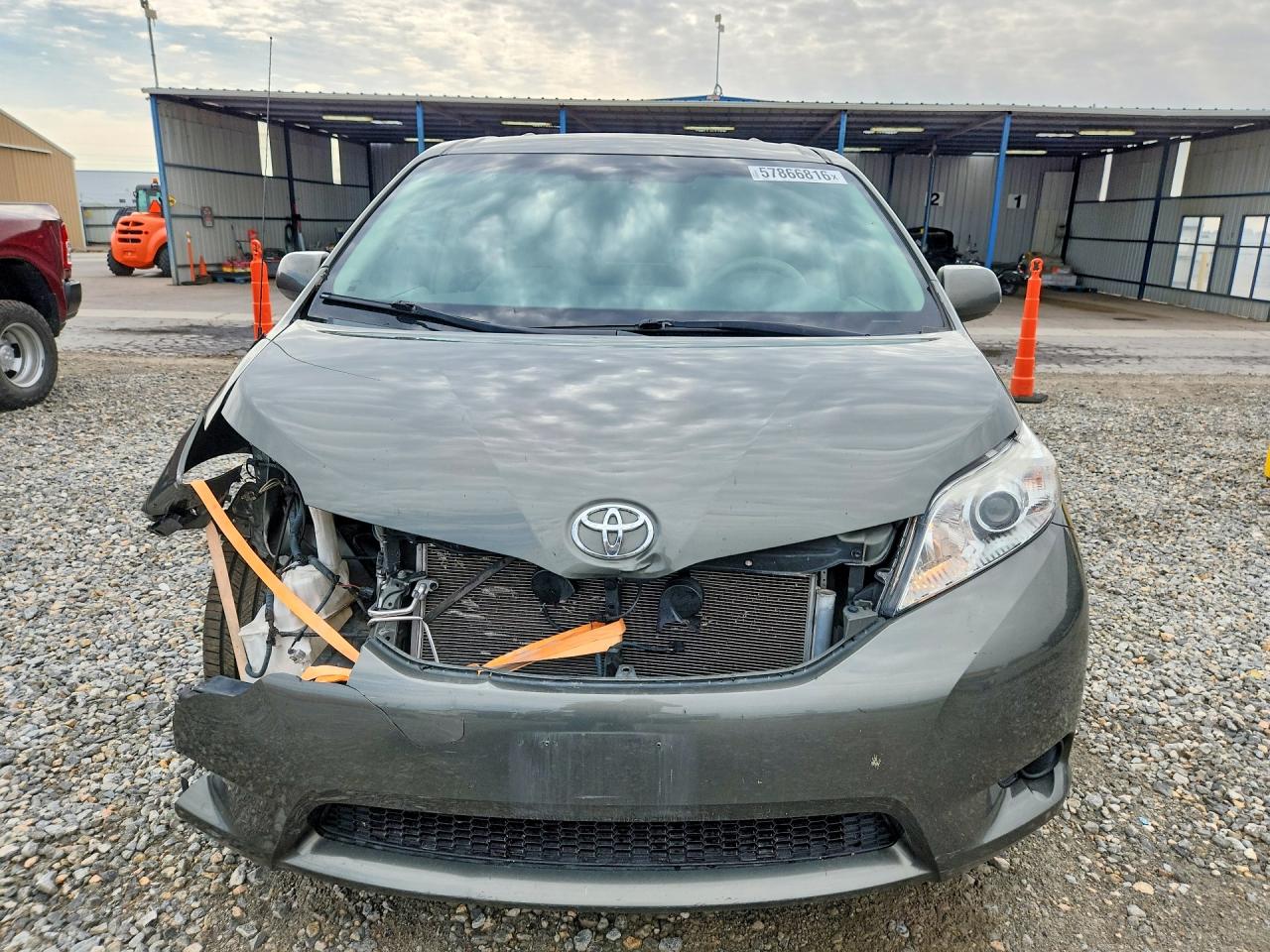 2011 Toyota Sienna Le Green vin: 5TDKK3DC9BS017372