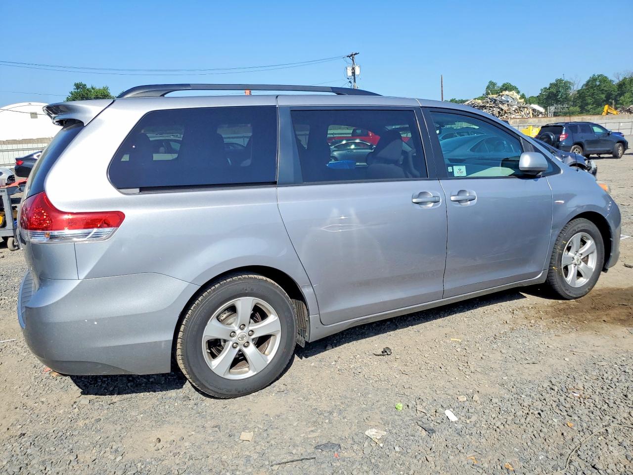 2011 Toyota Sienna Le Gray vin: 5TDKK3DC9BS030171