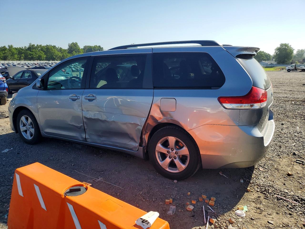 2011 Toyota Sienna Le Gray vin: 5TDKK3DC9BS030171