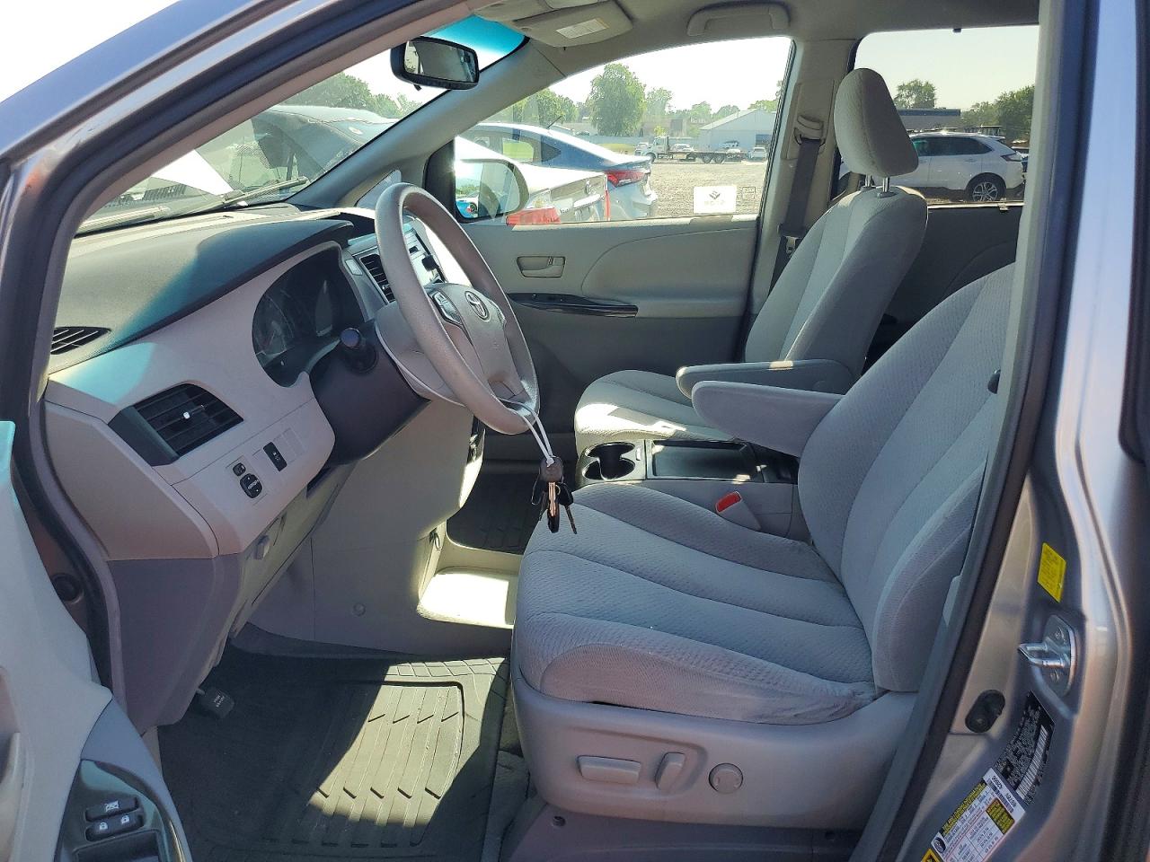 2011 Toyota Sienna Le Gray vin: 5TDKK3DC9BS030171