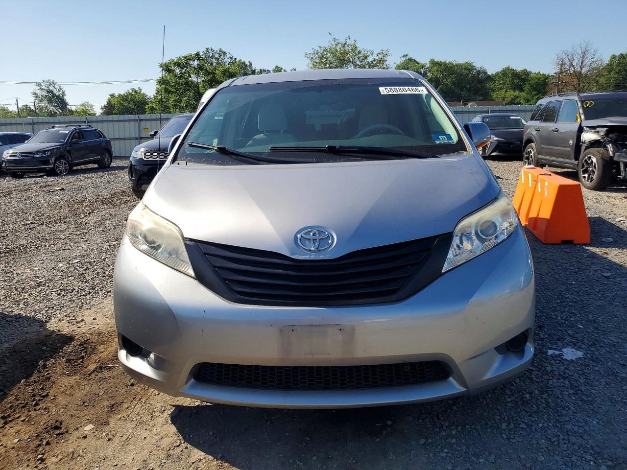 2011 Toyota Sienna Le Gray vin: 5TDKK3DC9BS030171