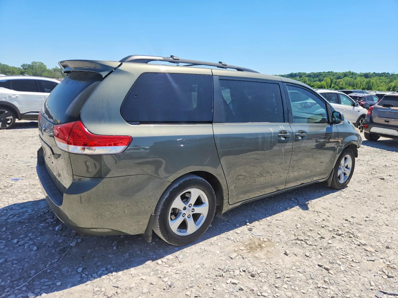 2011 Toyota Sienna Le Silver vin: 5TDKK3DC9BS042868