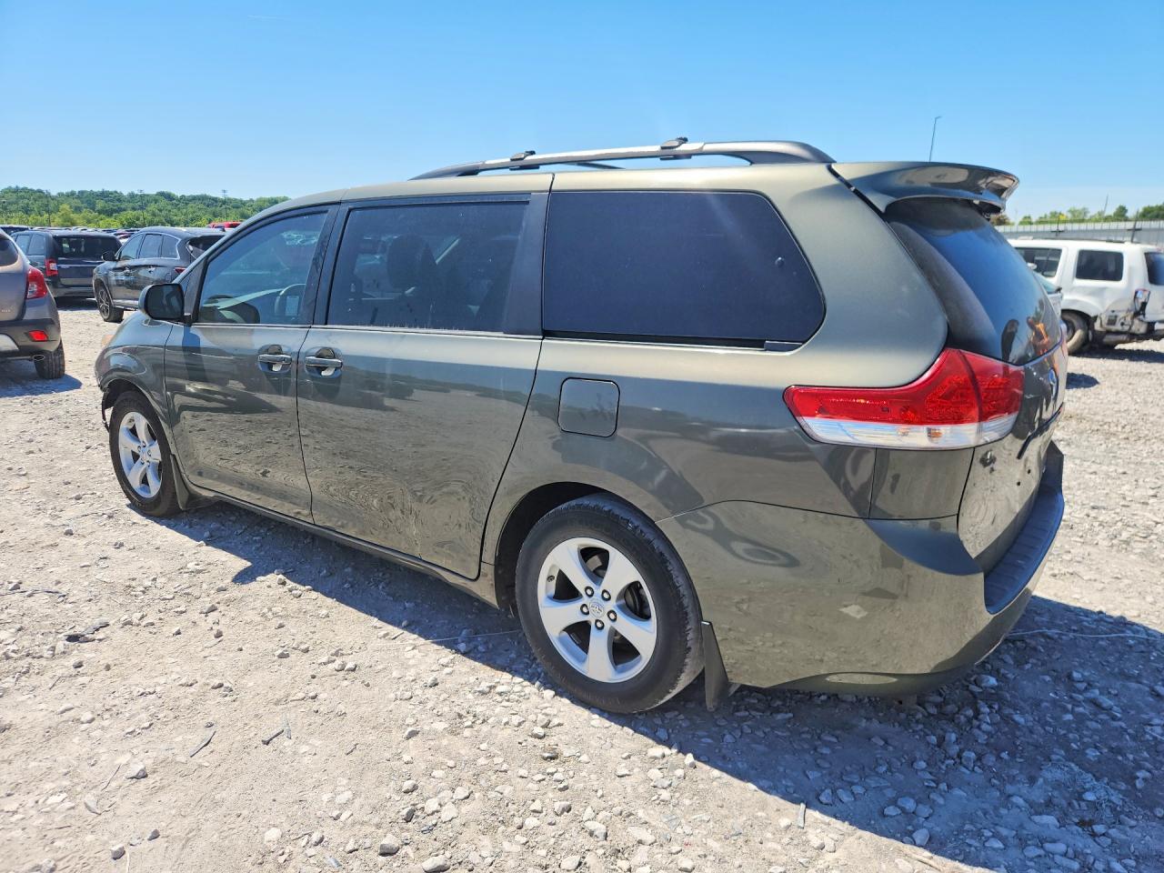 2011 Toyota Sienna Le Silver vin: 5TDKK3DC9BS042868
