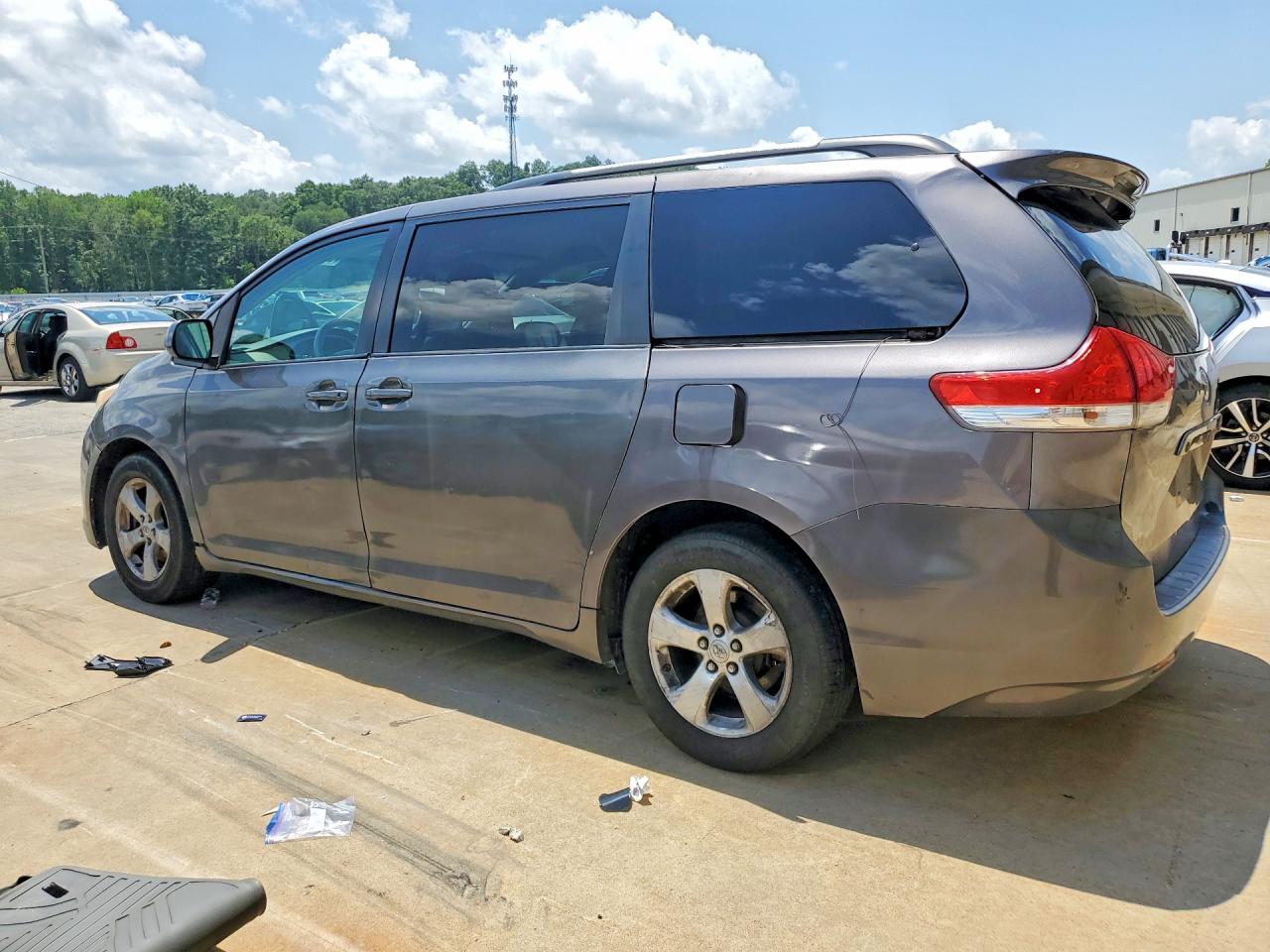 2011 Toyota Sienna Le Gray vin: 5TDKK3DC9BS048718