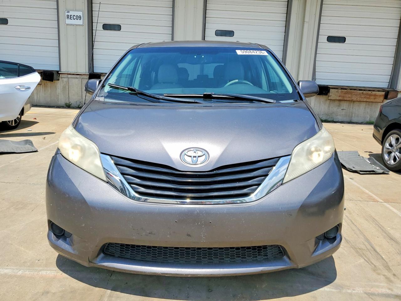 2011 Toyota Sienna Le Gray vin: 5TDKK3DC9BS048718