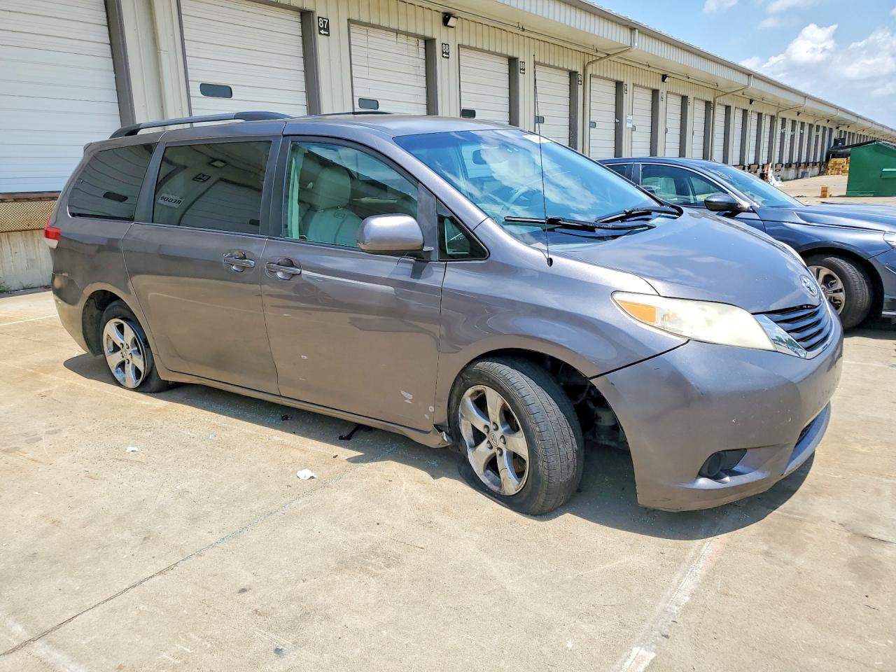 2011 Toyota Sienna Le Gray vin: 5TDKK3DC9BS048718