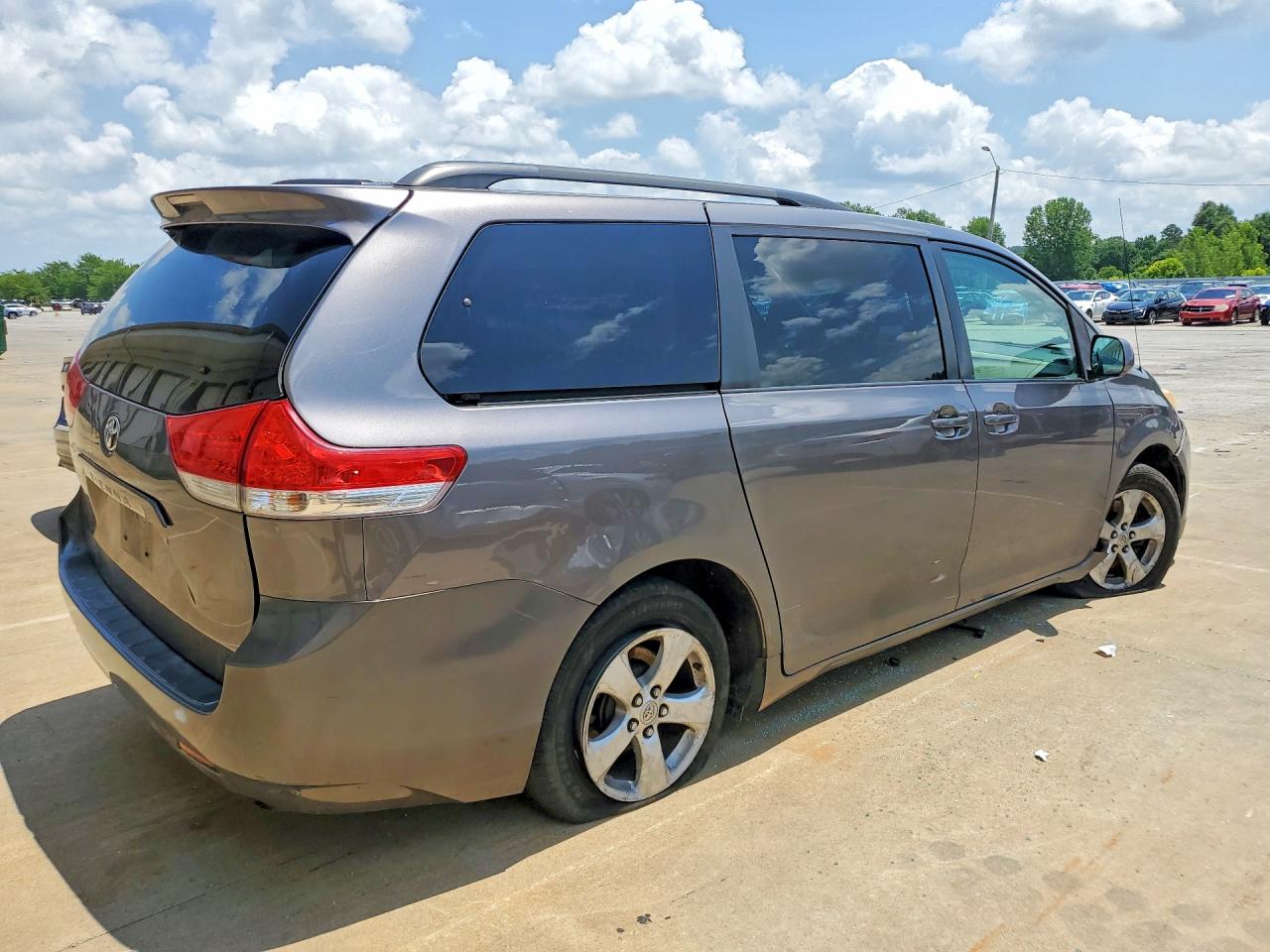 2011 Toyota Sienna Le Gray vin: 5TDKK3DC9BS048718