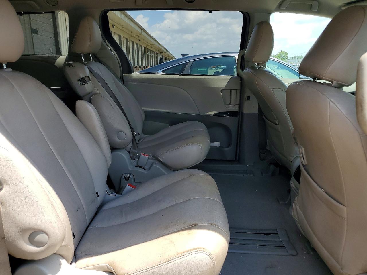 2011 Toyota Sienna Le Gray vin: 5TDKK3DC9BS048718