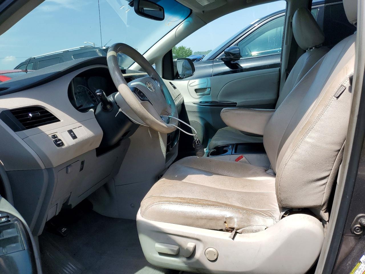 2011 Toyota Sienna Le Gray vin: 5TDKK3DC9BS048718