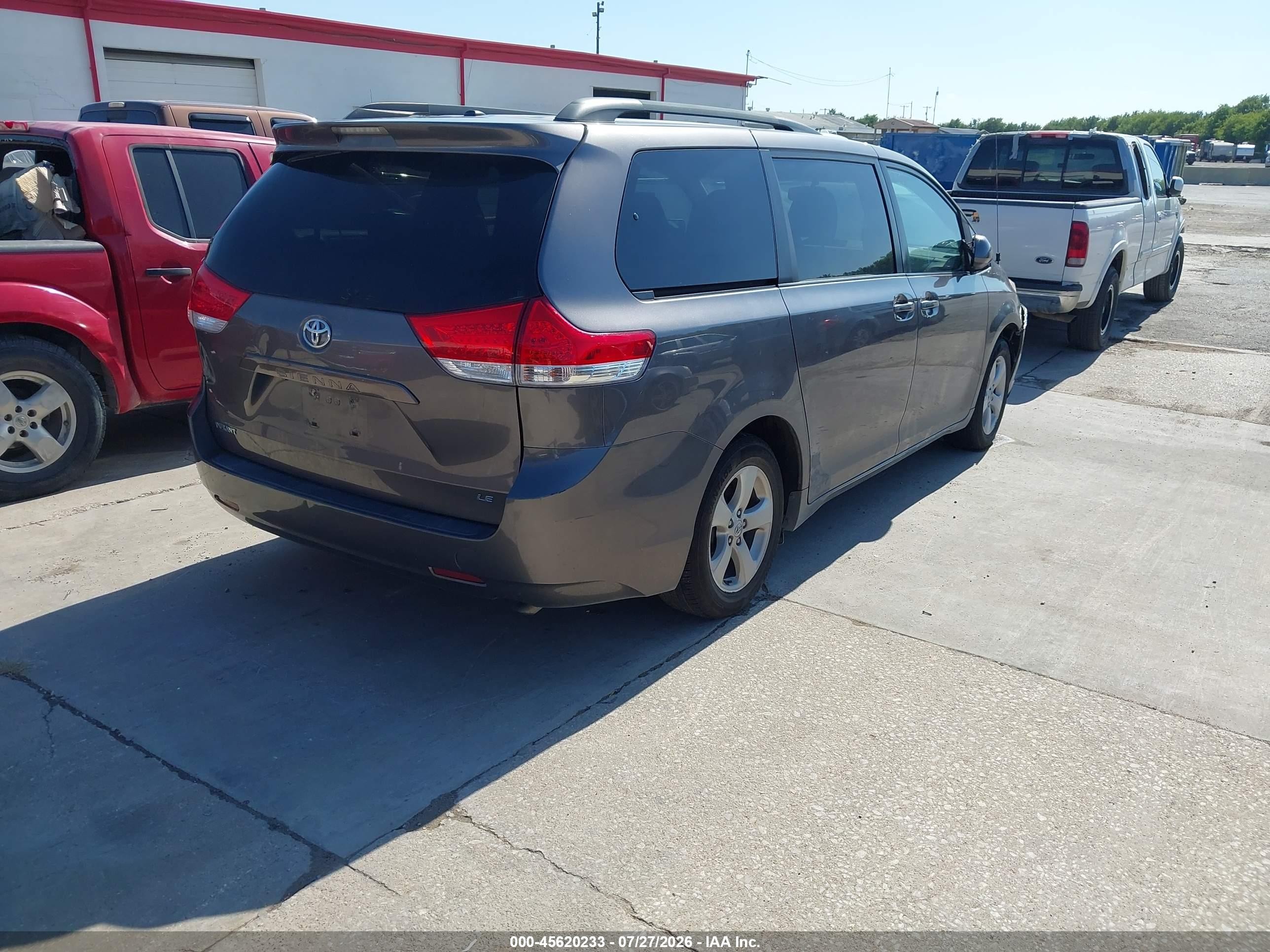 2011 Toyota Sienna Le V6 Gray vin: 5TDKK3DC9BS056091
