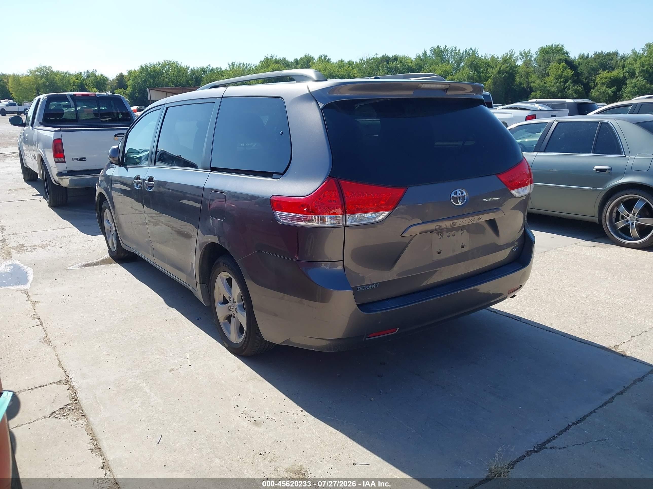 2011 Toyota Sienna Le V6 Gray vin: 5TDKK3DC9BS056091