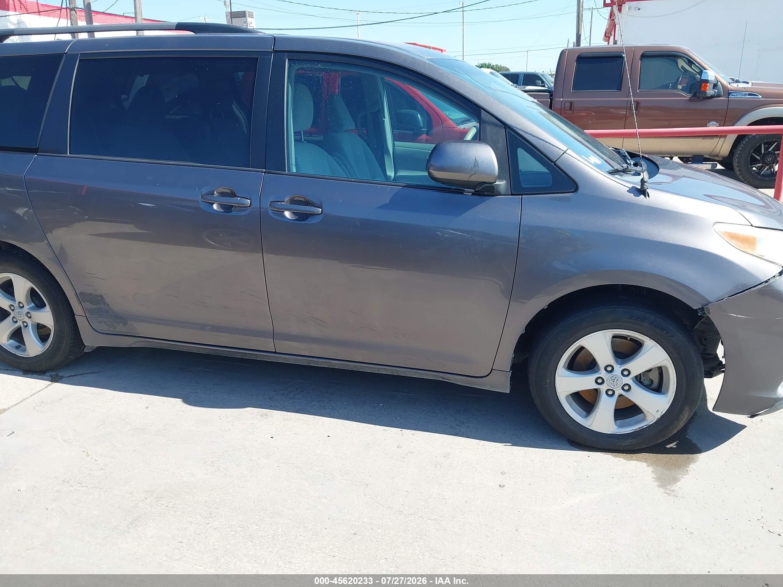 2011 Toyota Sienna Le V6 Gray vin: 5TDKK3DC9BS056091