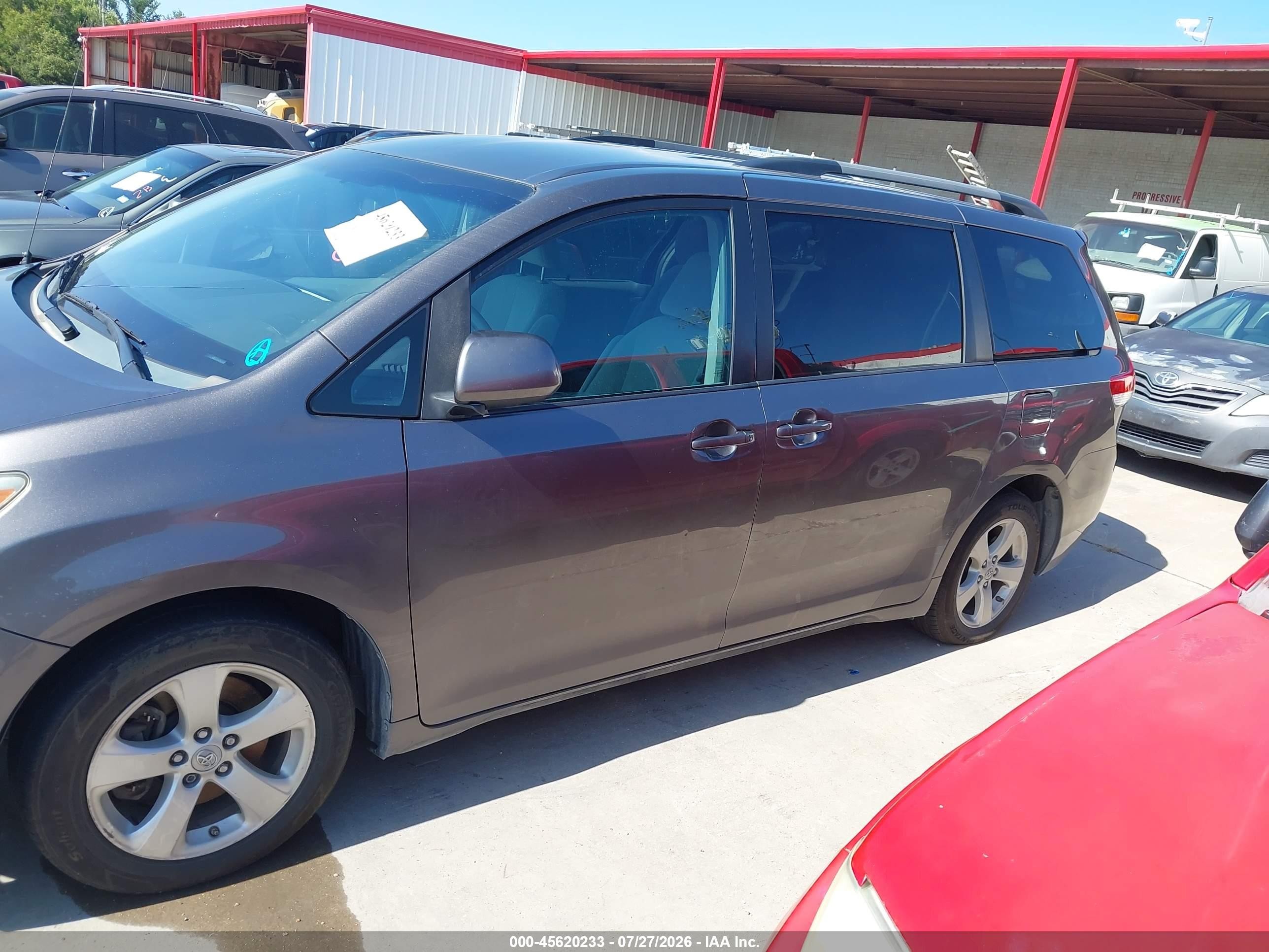 2011 Toyota Sienna Le V6 Gray vin: 5TDKK3DC9BS056091