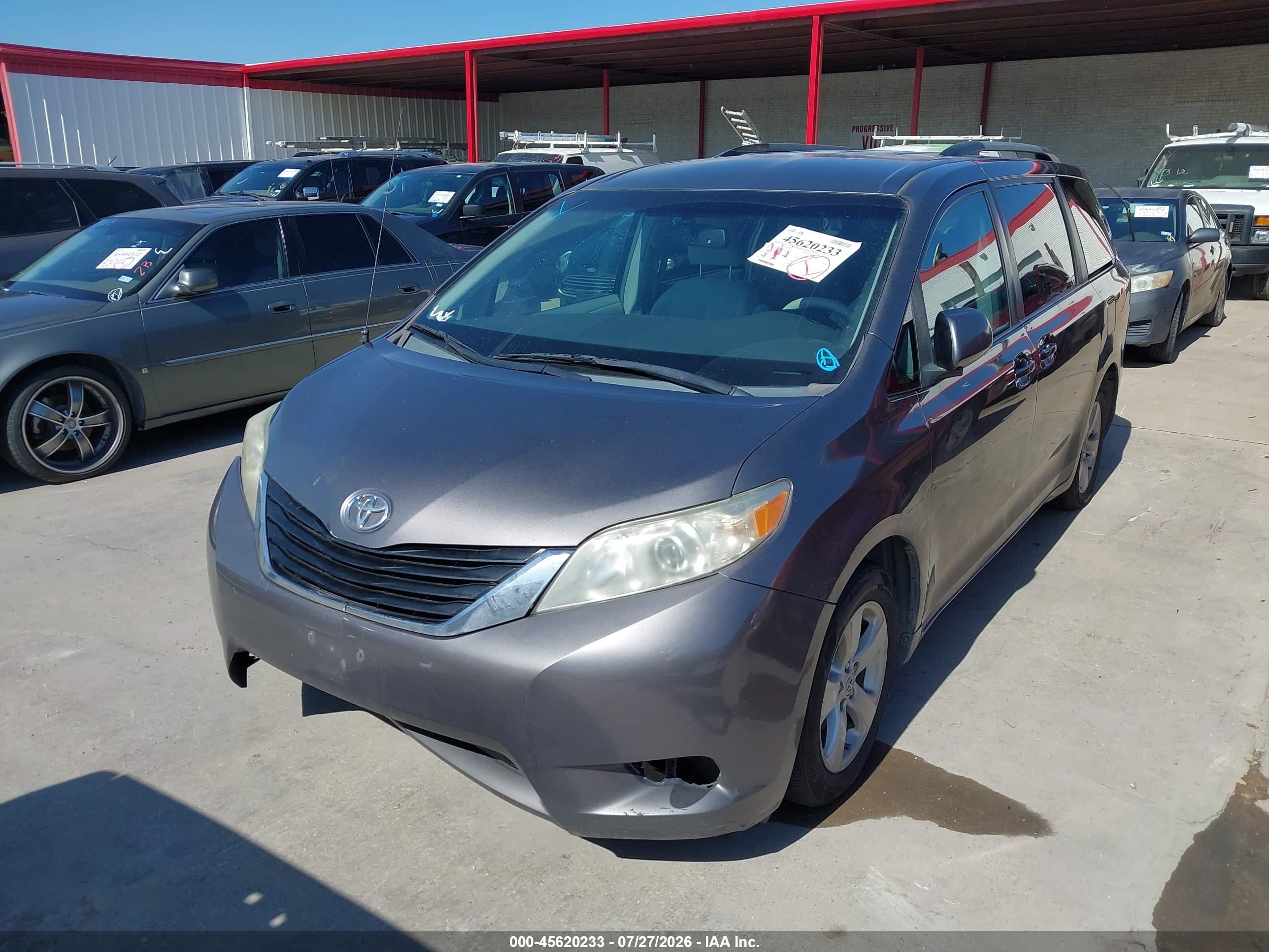 2011 Toyota Sienna Le V6 Gray vin: 5TDKK3DC9BS056091
