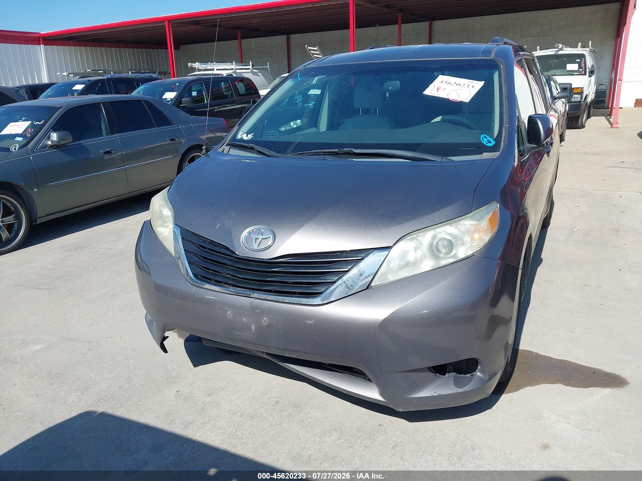 2011 Toyota Sienna Le V6 Gray vin: 5TDKK3DC9BS056091