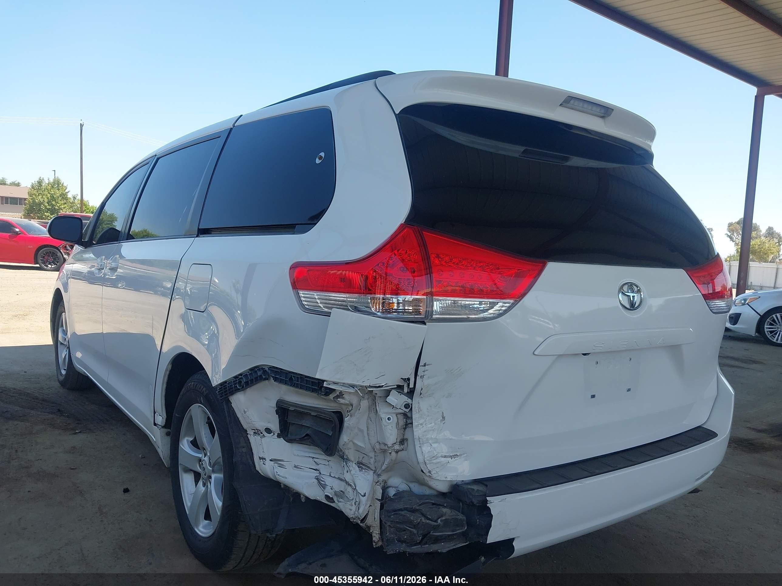 2011 Toyota Sienna Le V6 White vin: 5TDKK3DC9BS075711