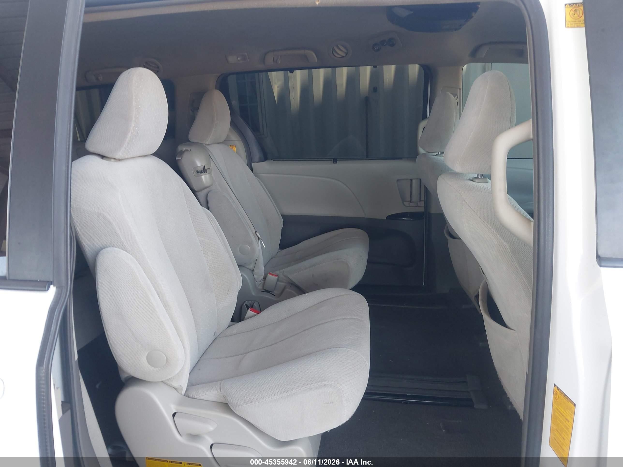 2011 Toyota Sienna Le V6 White vin: 5TDKK3DC9BS075711
