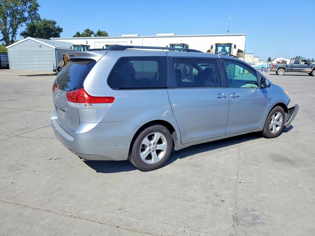 2011 Toyota Sienna Le Silver vin: 5TDKK3DC9BS081279