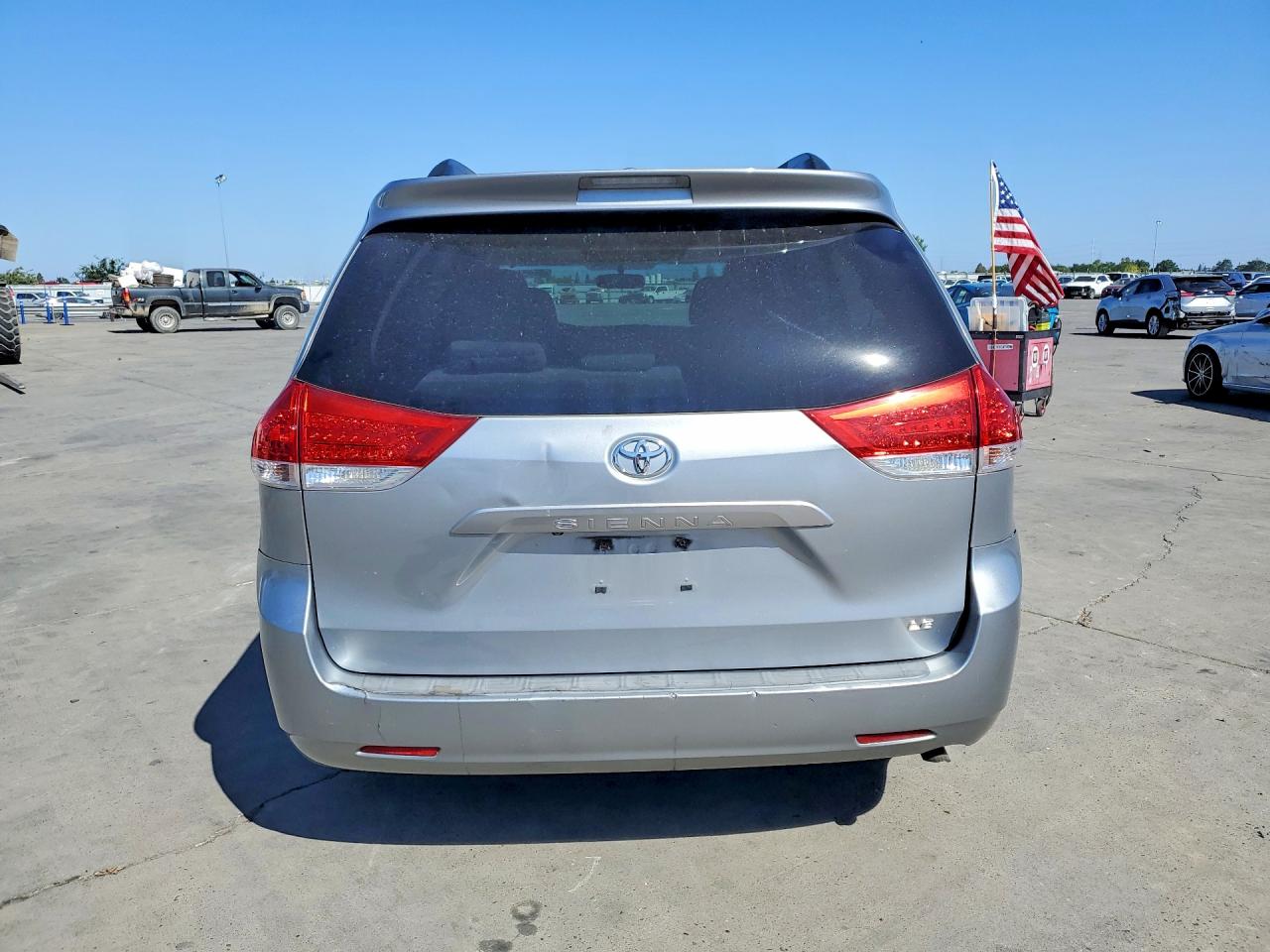2011 Toyota Sienna Le Silver vin: 5TDKK3DC9BS081279