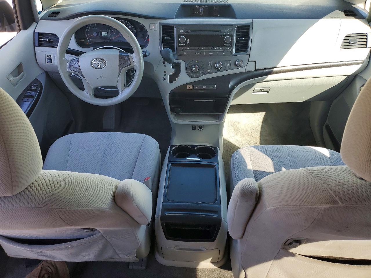 2011 Toyota Sienna Le Silver vin: 5TDKK3DC9BS081279
