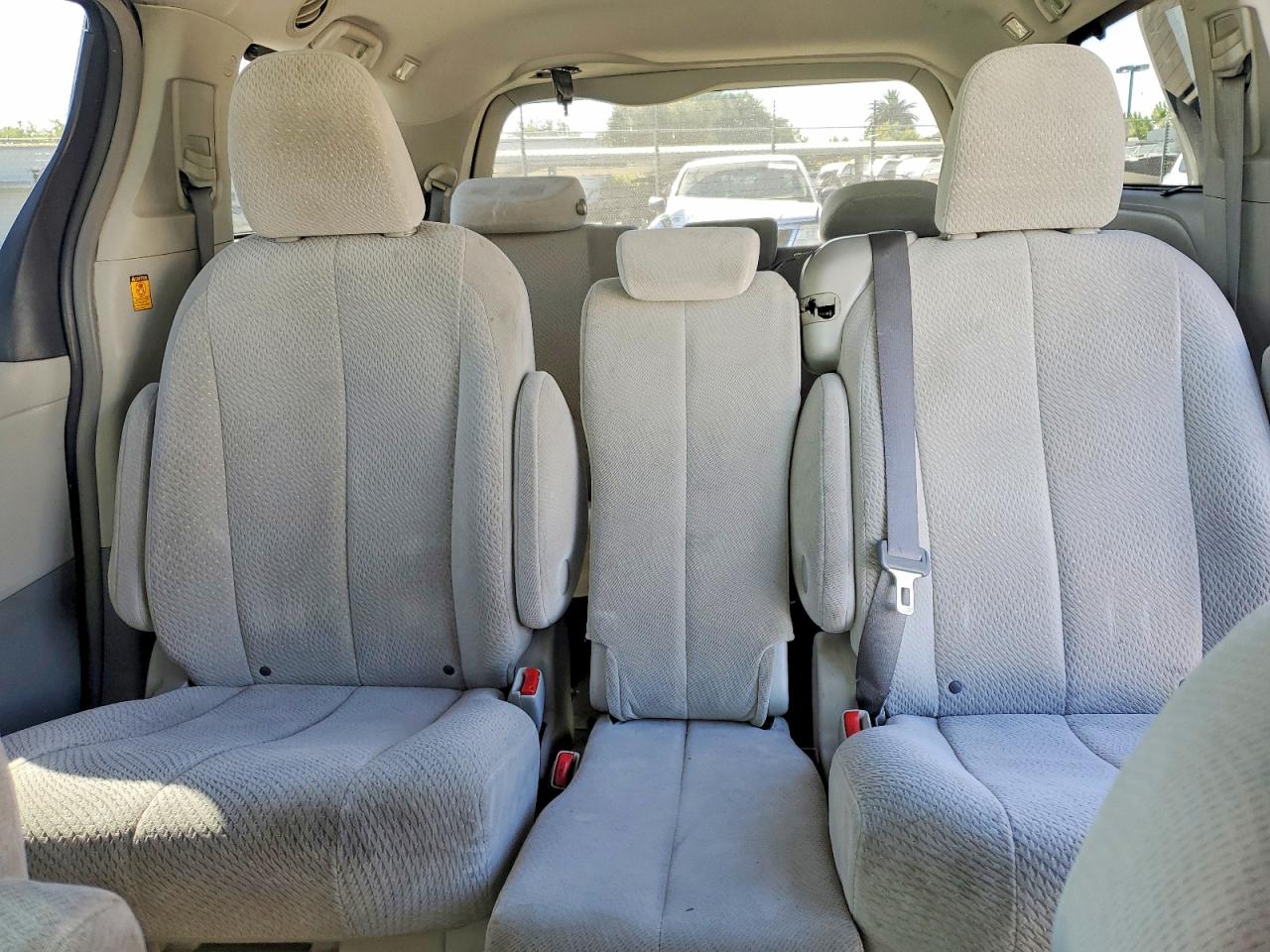2011 Toyota Sienna Le Silver vin: 5TDKK3DC9BS081279