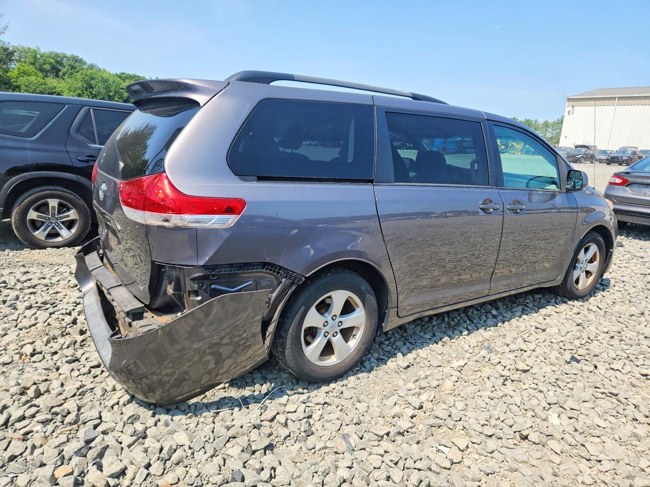 2011 Toyota Sienna Le Gray vin: 5TDKK3DC9BS093061