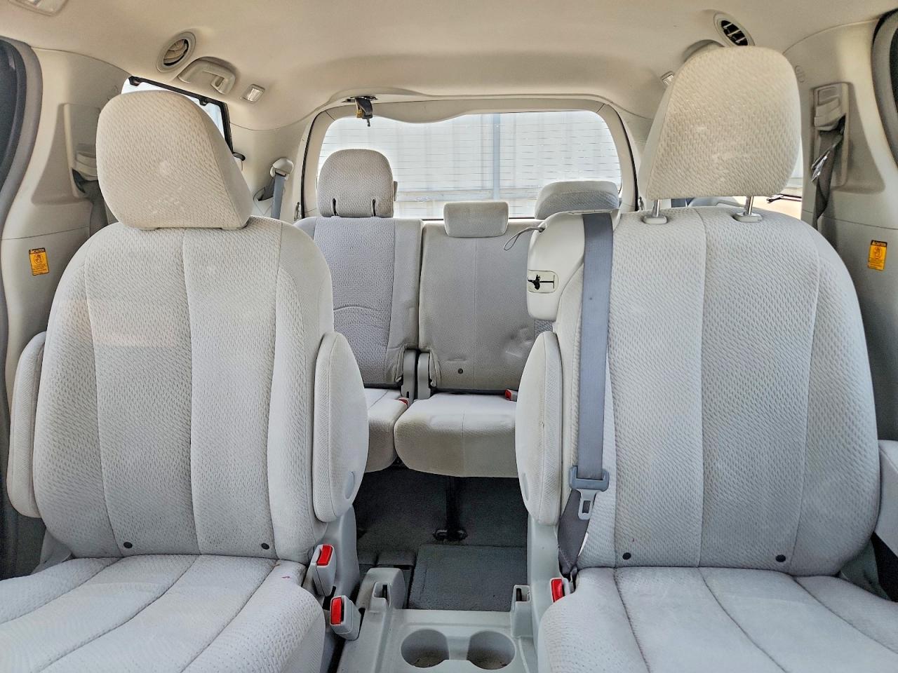 2011 Toyota Sienna Le Gray vin: 5TDKK3DC9BS093061