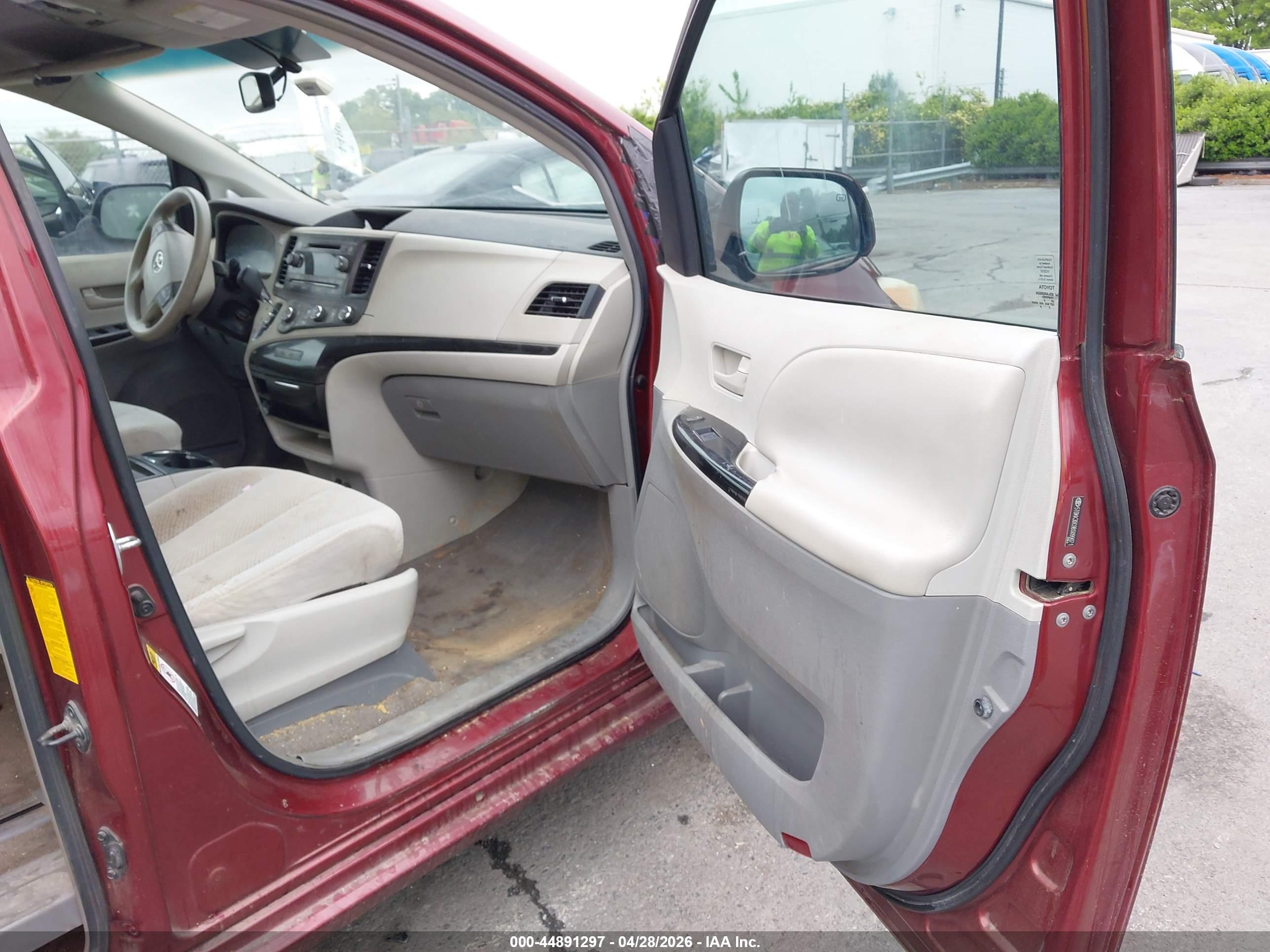 2011 Toyota Sienna Le V6 Burgundy vin: 5TDKK3DC9BS099071