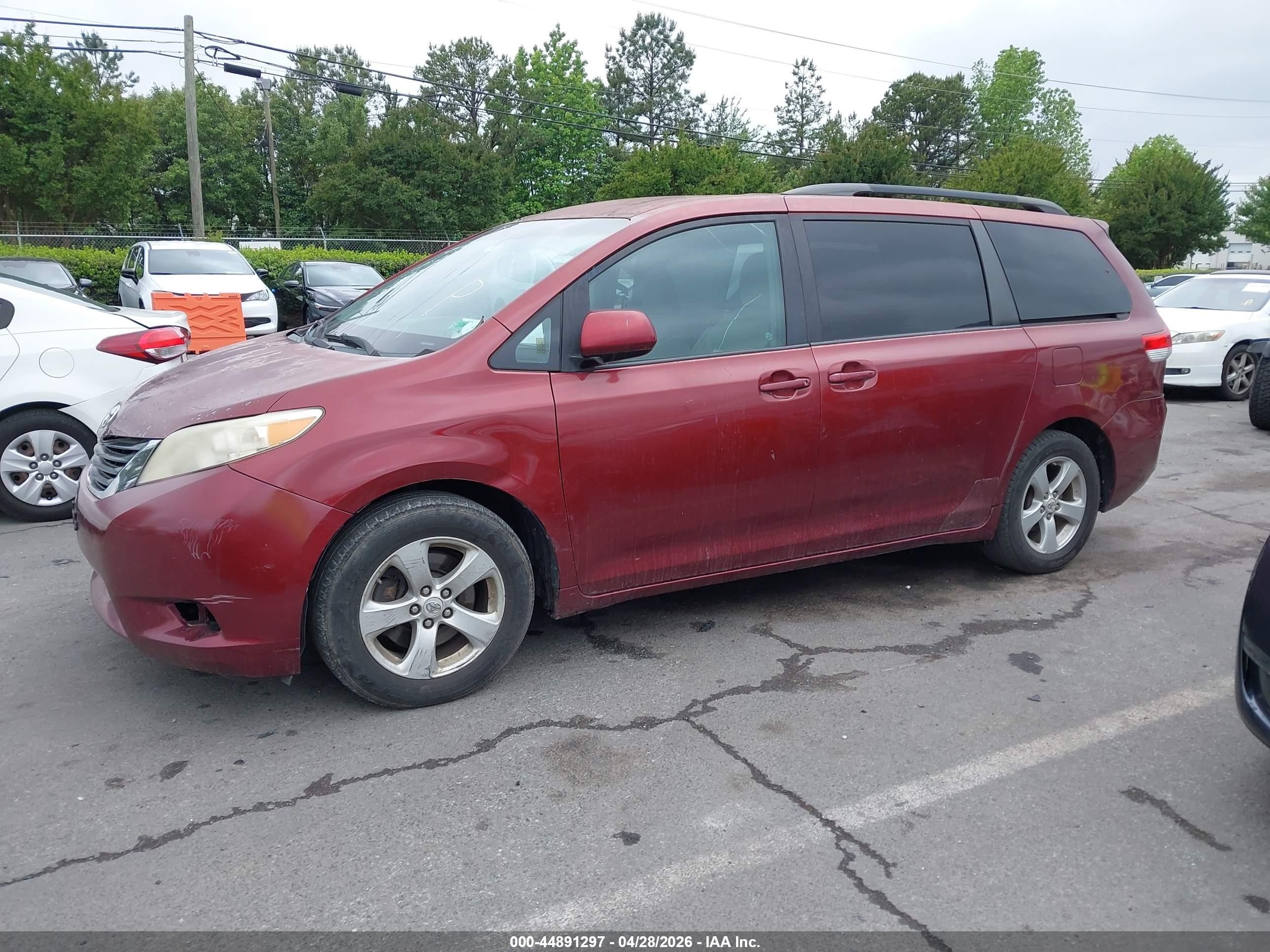 2011 Toyota Sienna Le V6 Burgundy vin: 5TDKK3DC9BS099071