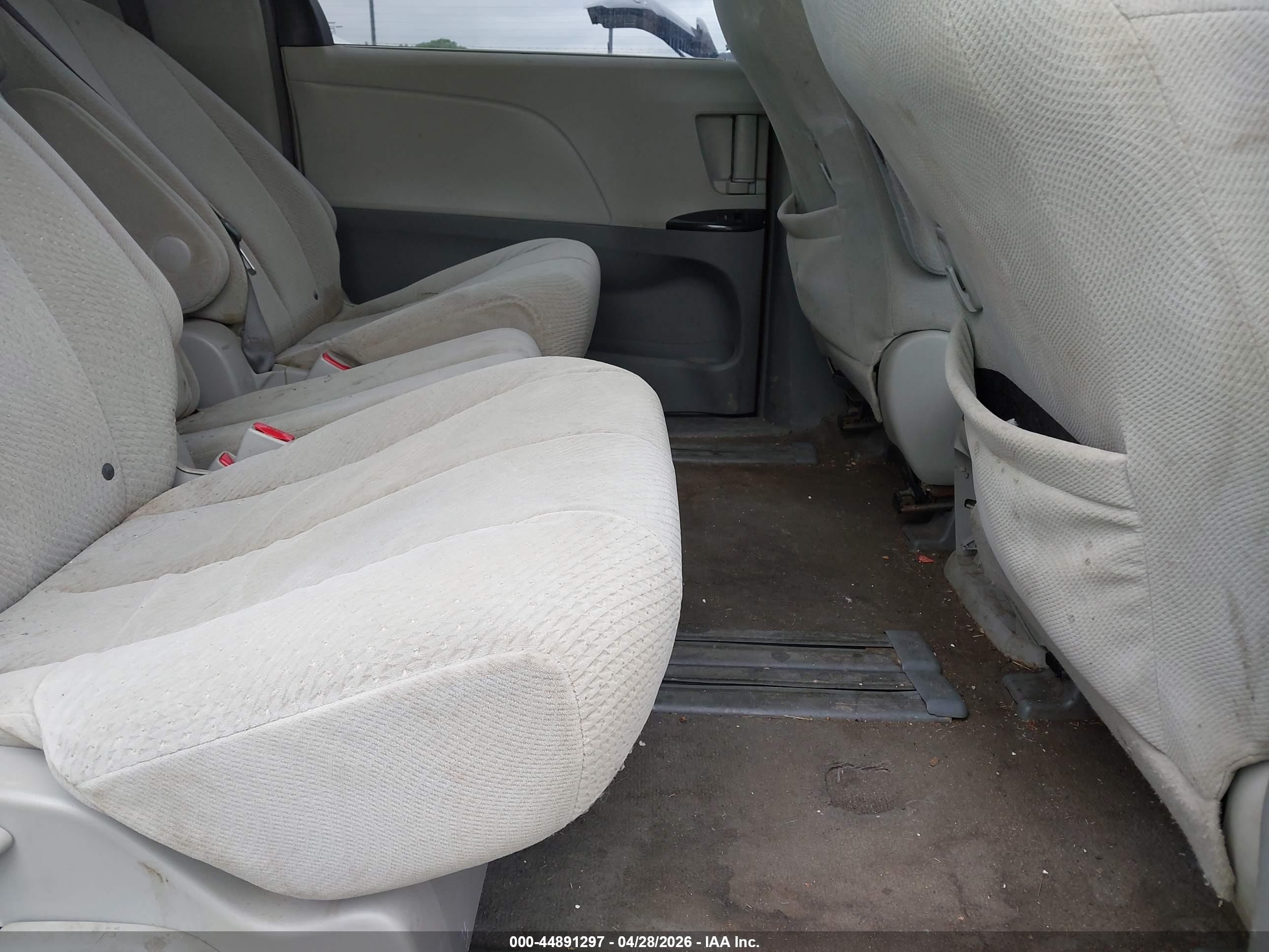 2011 Toyota Sienna Le V6 Burgundy vin: 5TDKK3DC9BS099071