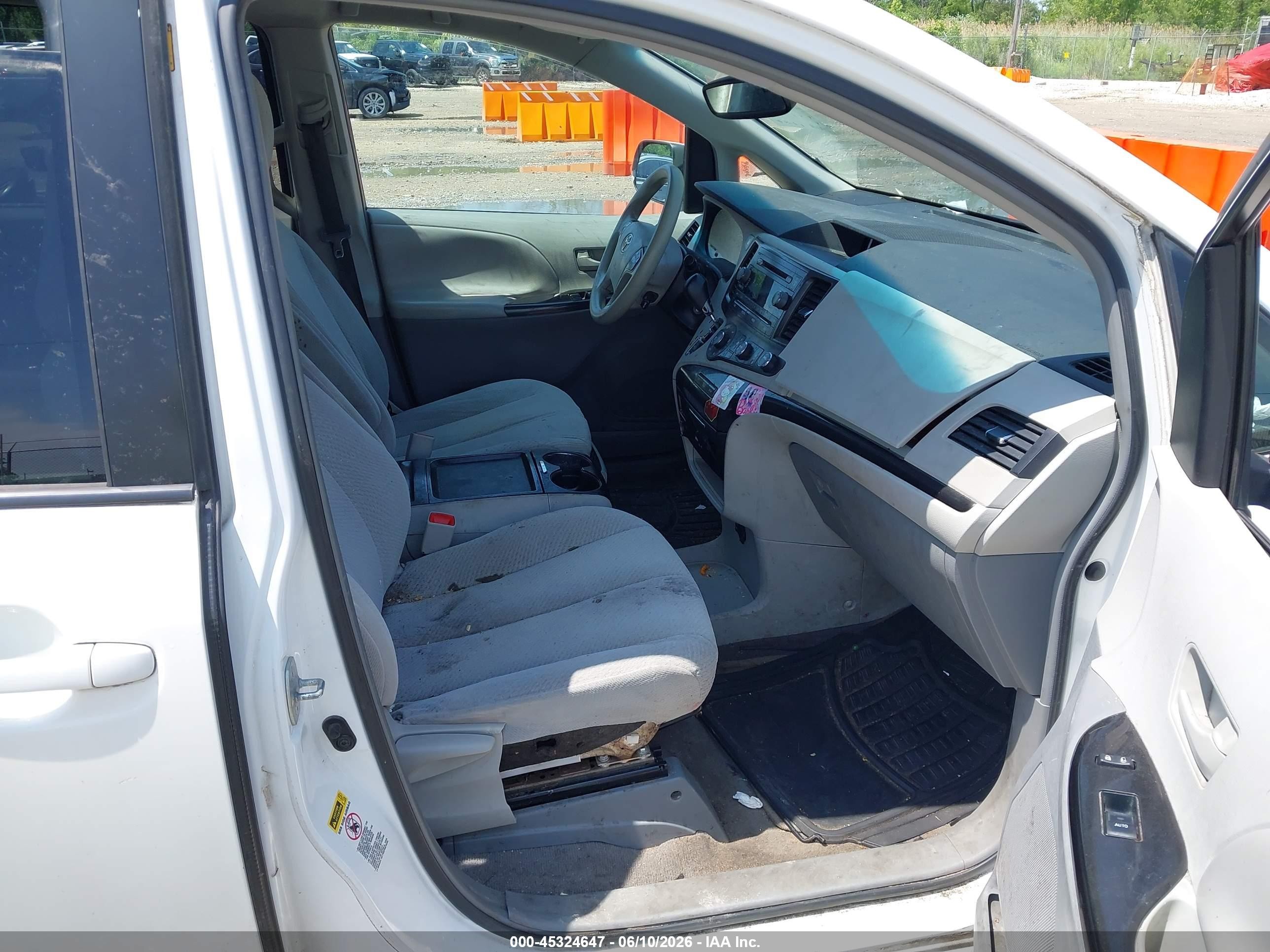 2011 Toyota Sienna Le V6 White vin: 5TDKK3DC9BS099510