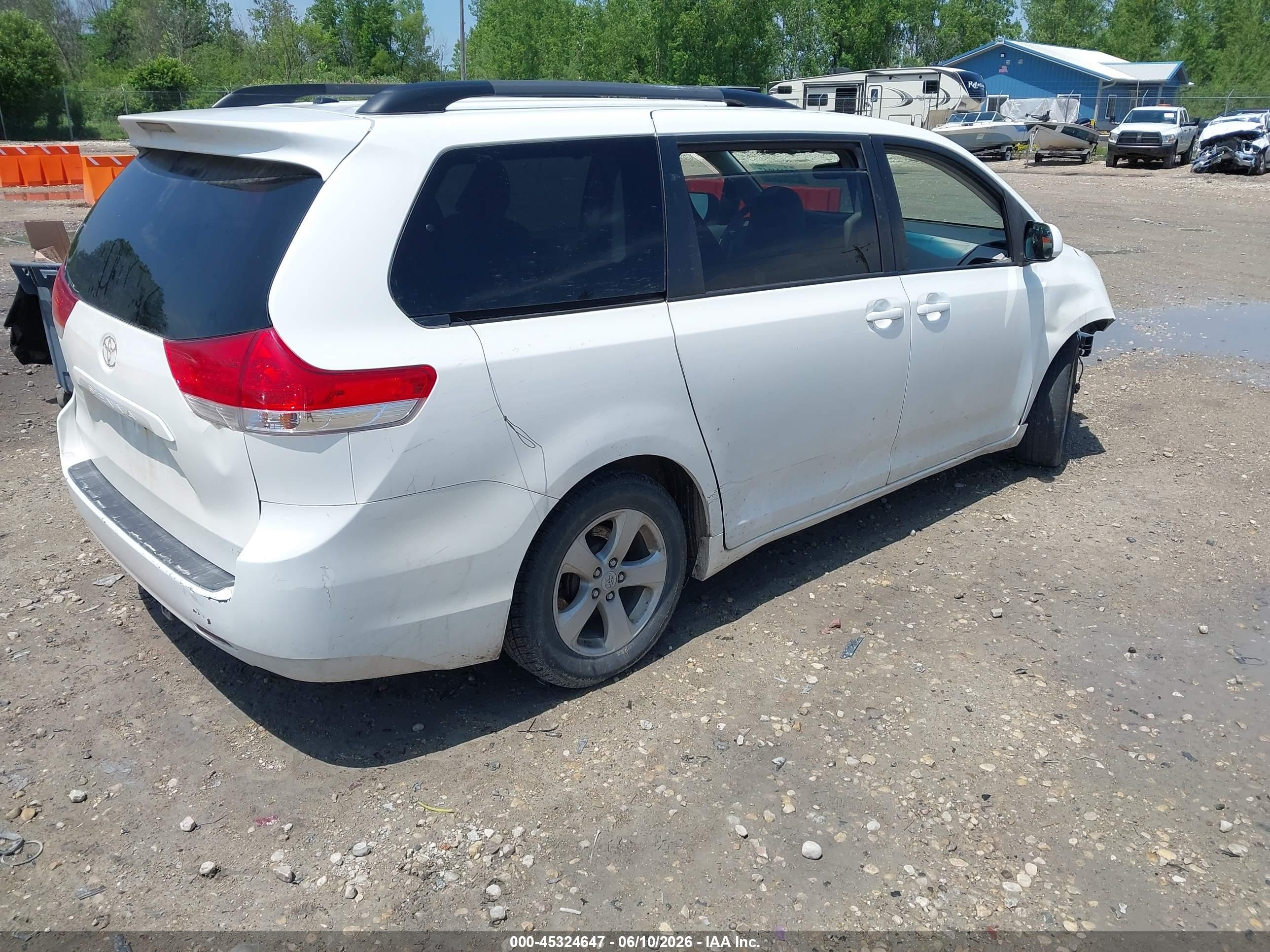 2011 Toyota Sienna Le V6 White vin: 5TDKK3DC9BS099510