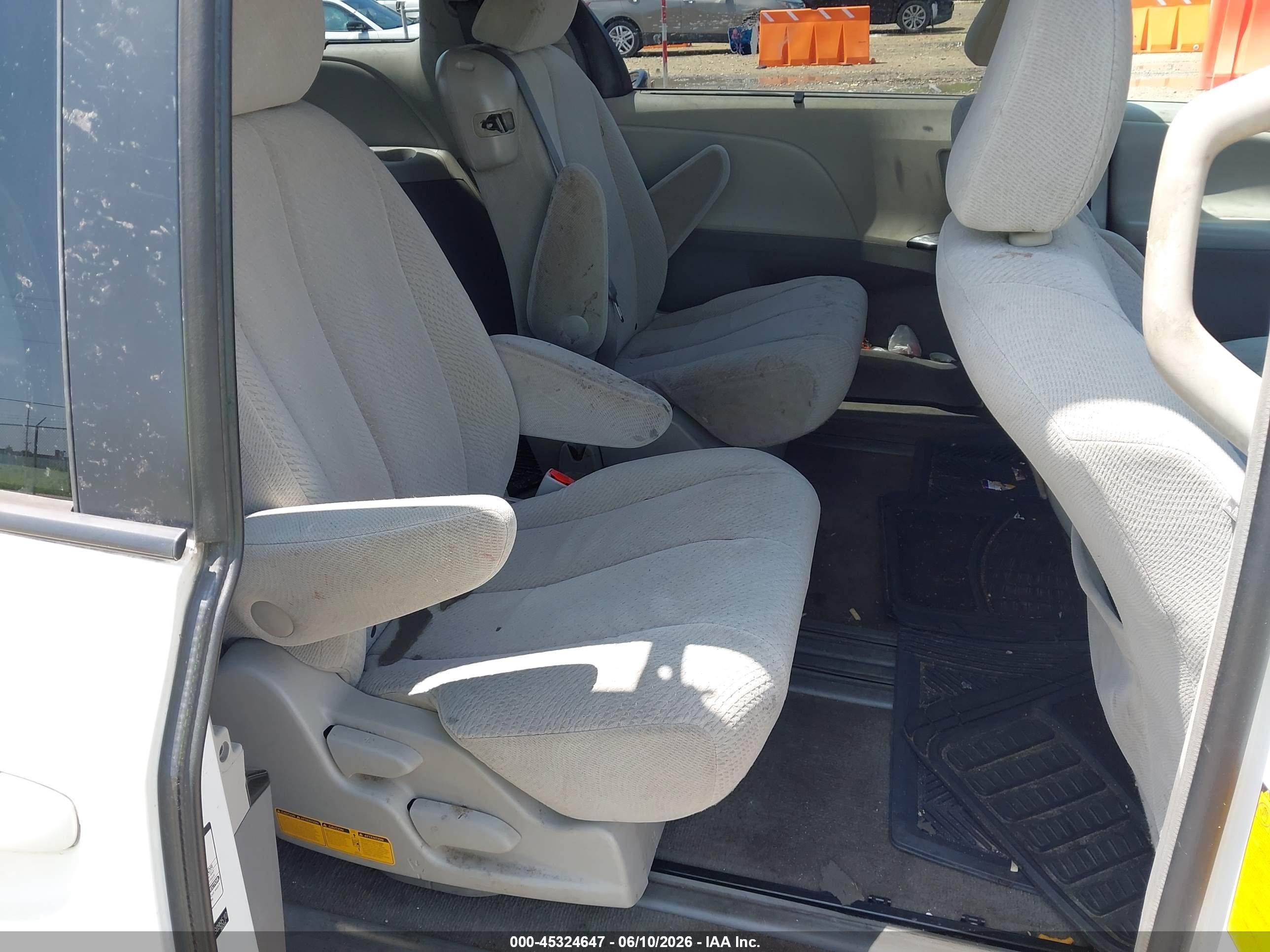 2011 Toyota Sienna Le V6 White vin: 5TDKK3DC9BS099510