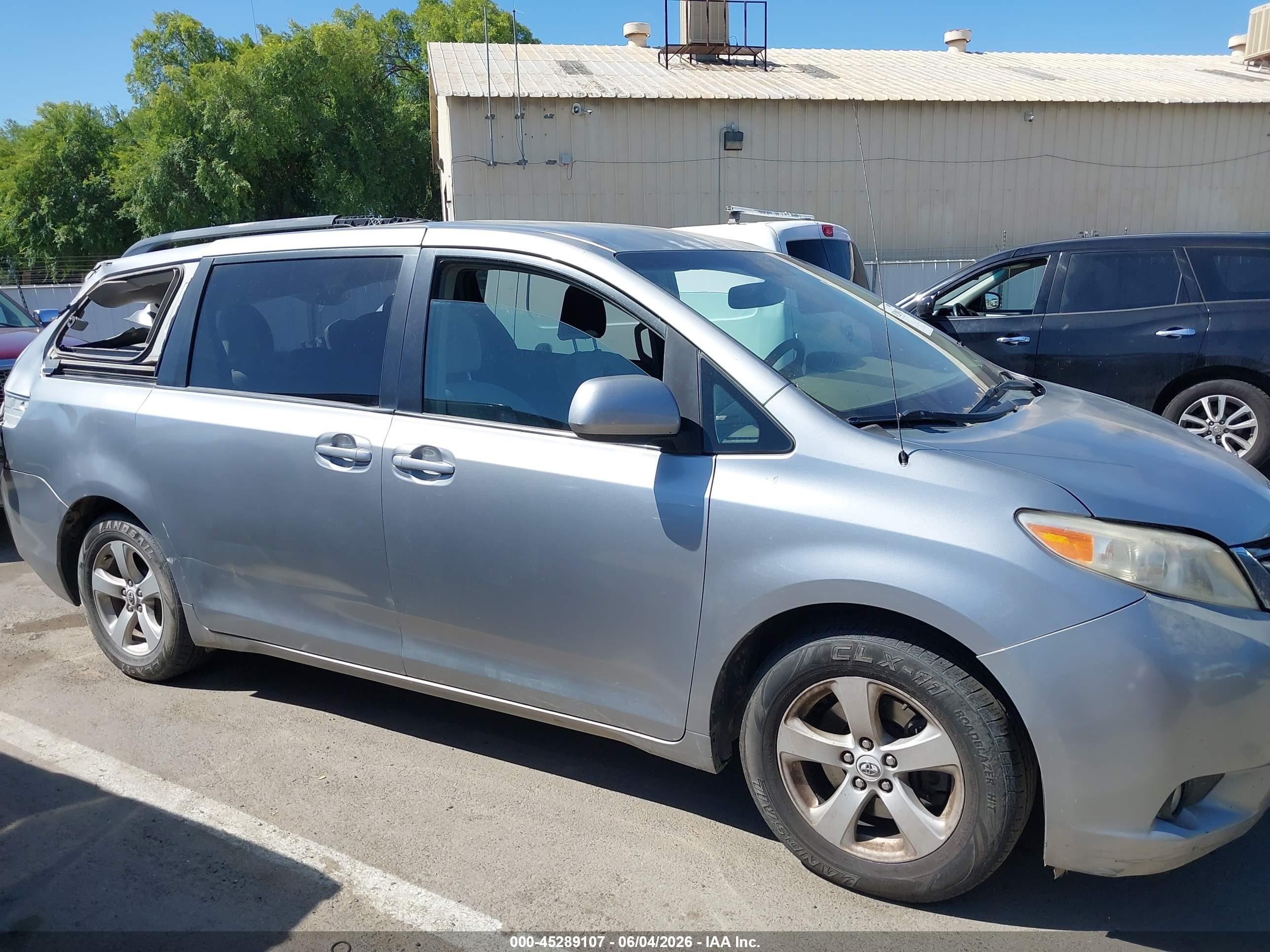 2011 Toyota Sienna Le V6 Silver vin: 5TDKK3DC9BS107055