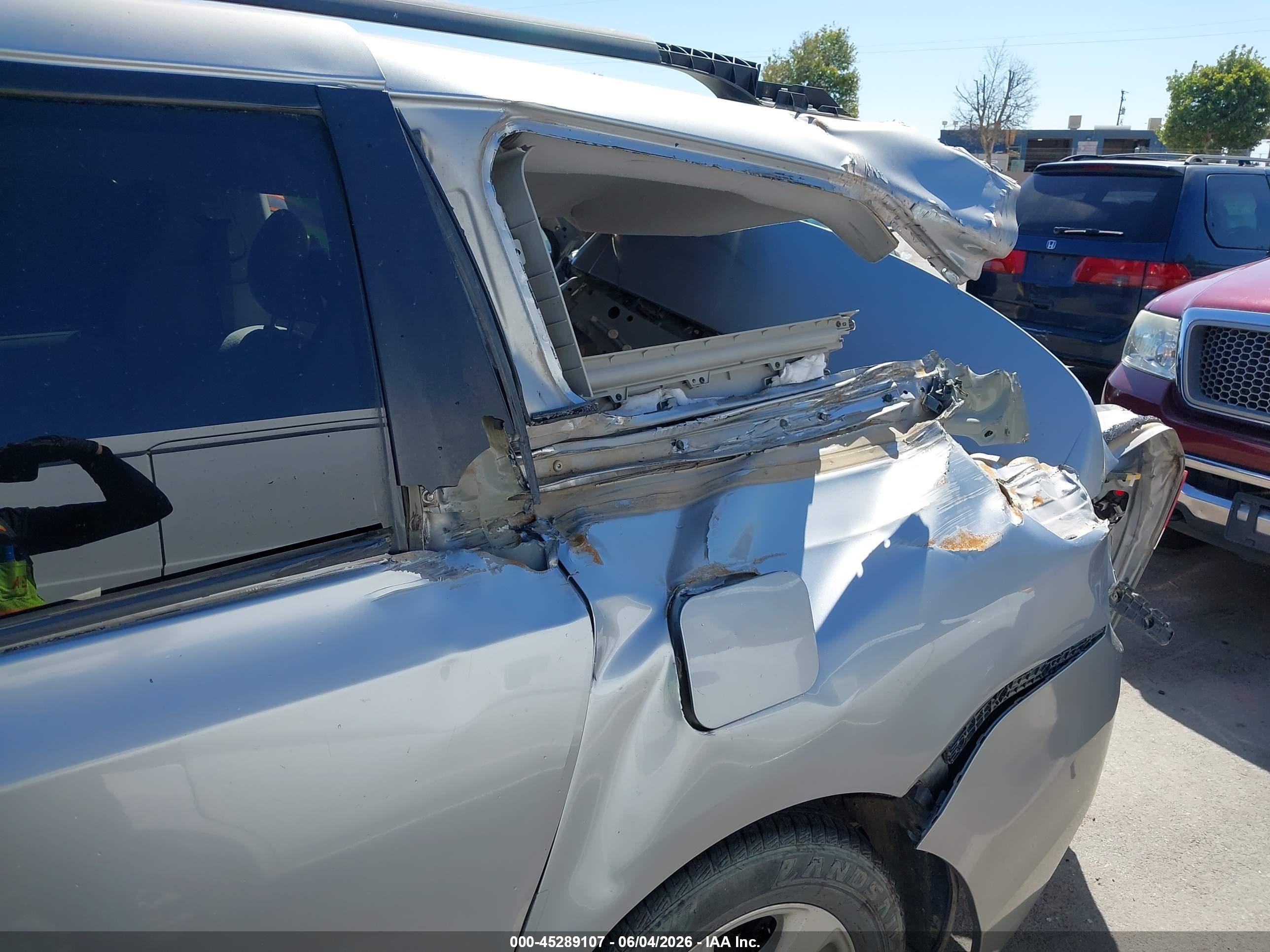 2011 Toyota Sienna Le V6 Silver vin: 5TDKK3DC9BS107055