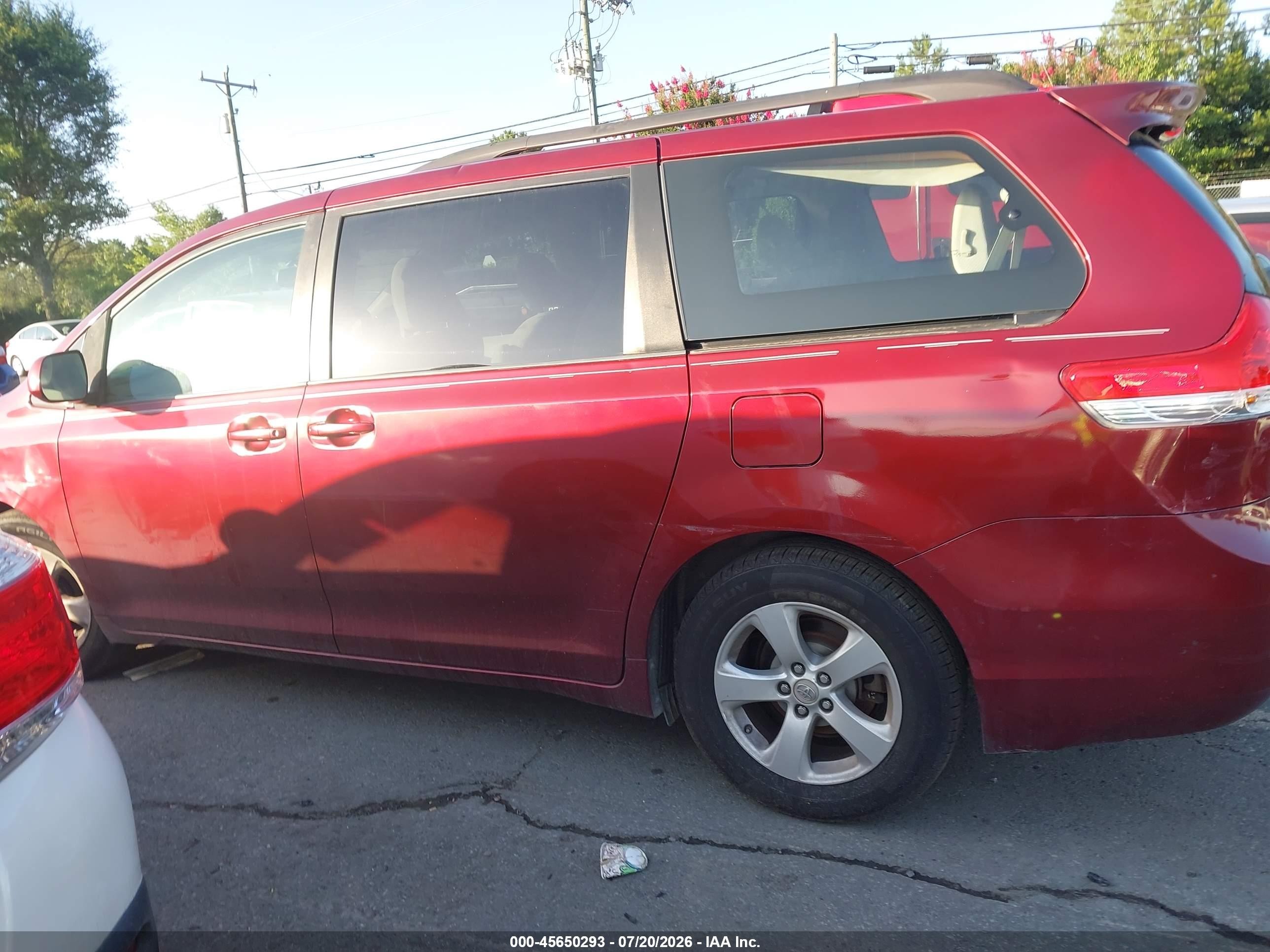 2011 Toyota Sienna Le V6 Burgundy vin: 5TDKK3DC9BS107296